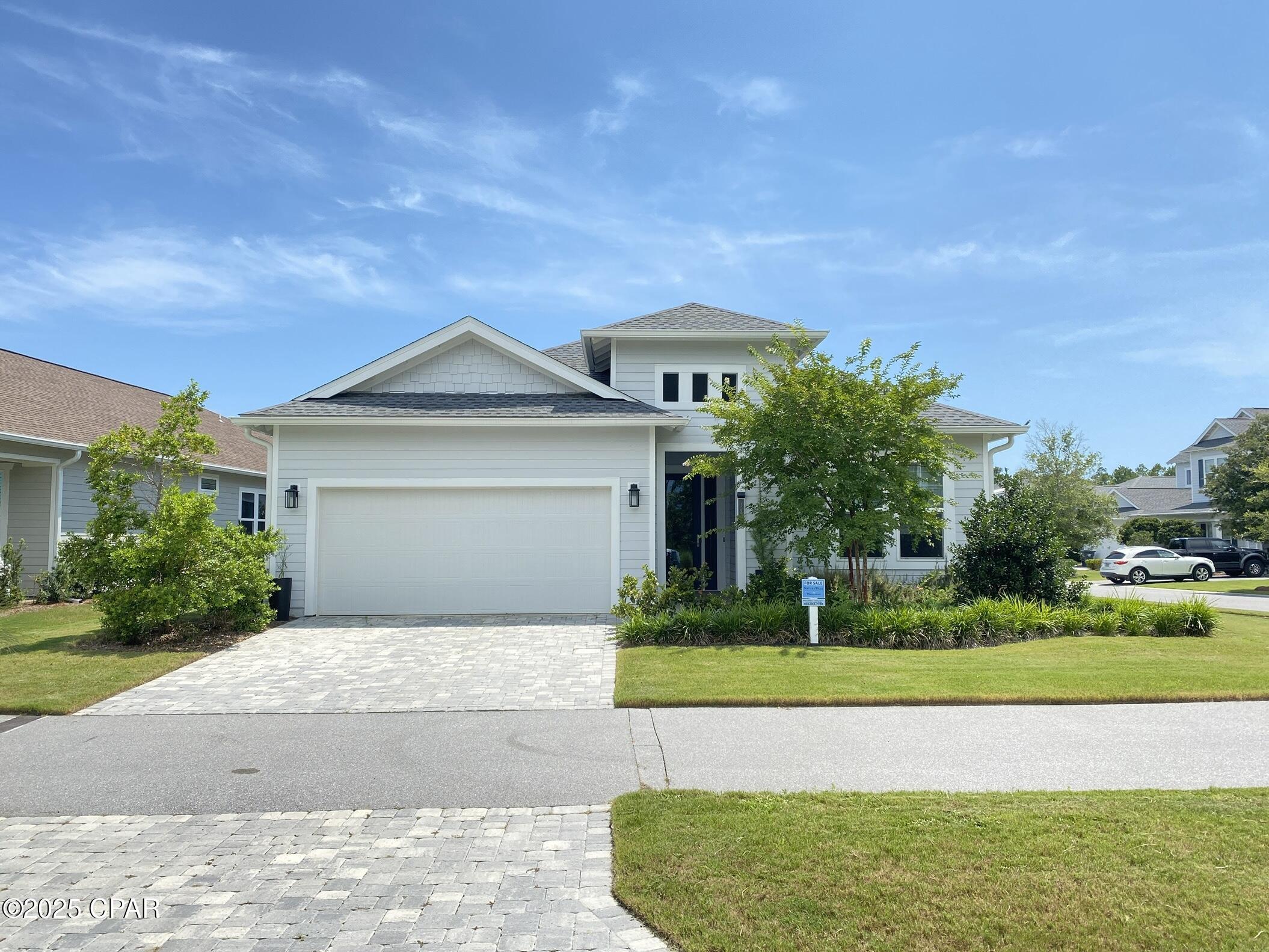 Listing photo id 1 for 131 Lafayette Road