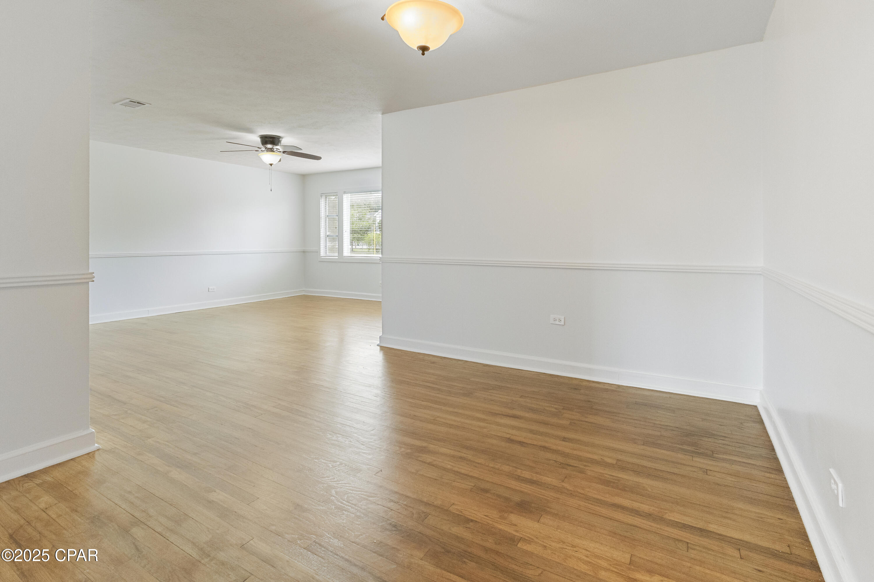 Image 3 For 210 Cove Boulevard