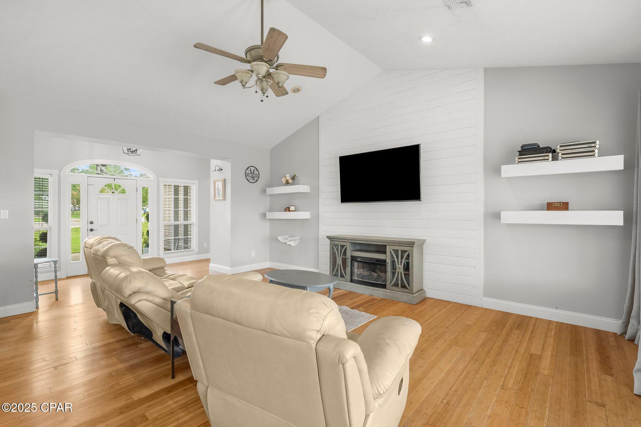 Image 10 For 8618 Wood Circle