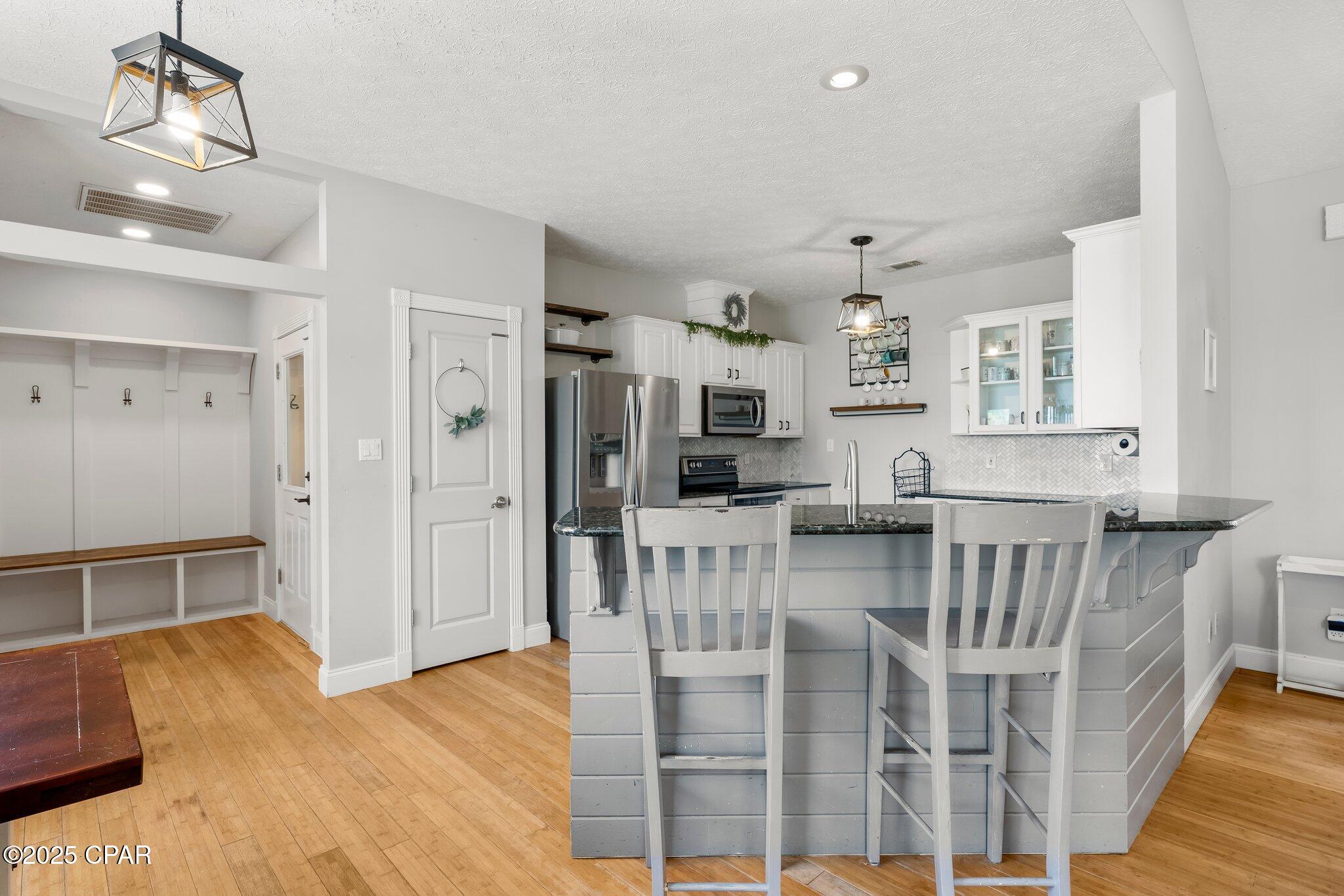 Image 12 For 8618 Wood Circle