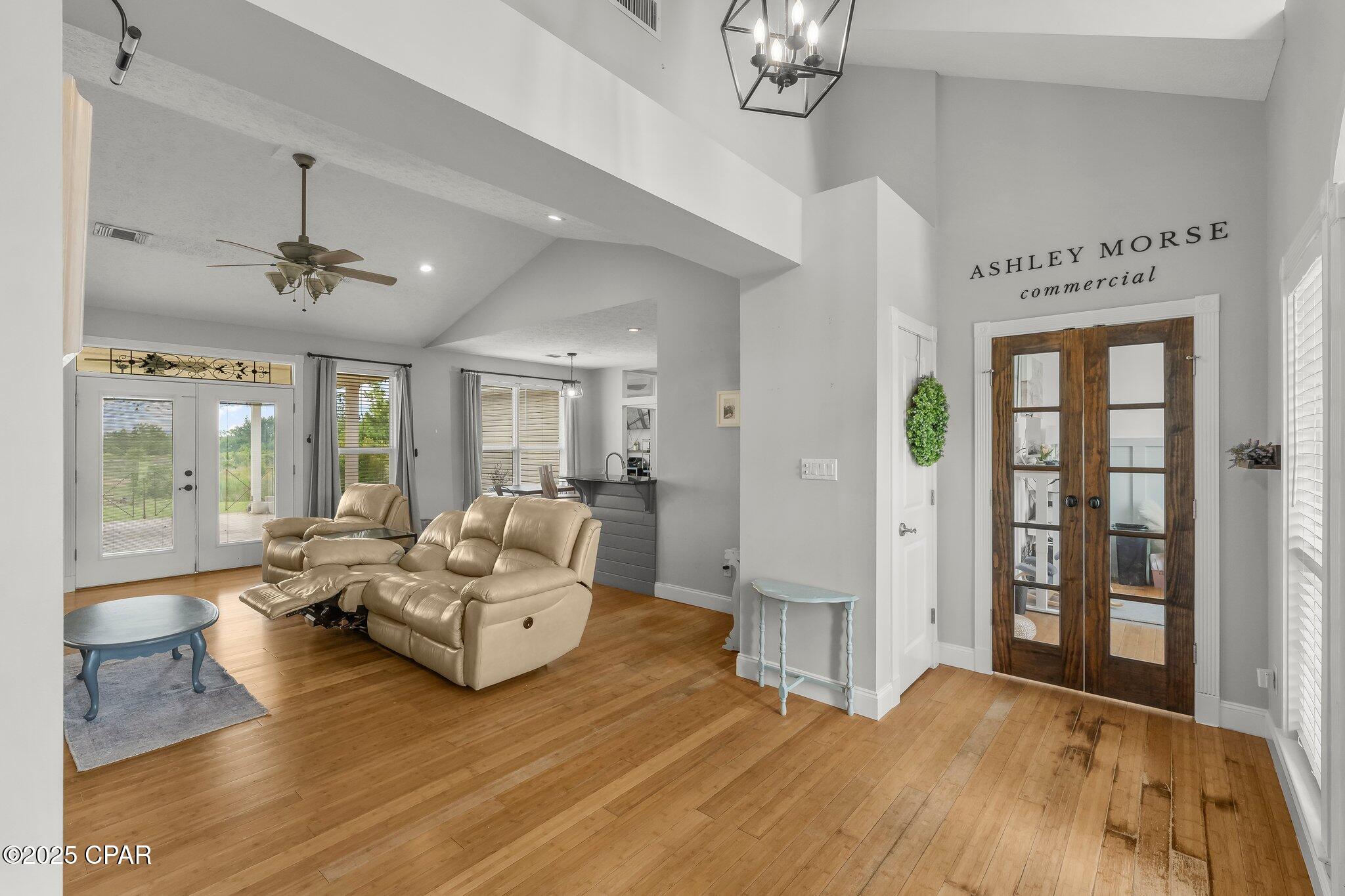 Image 6 For 8618 Wood Circle