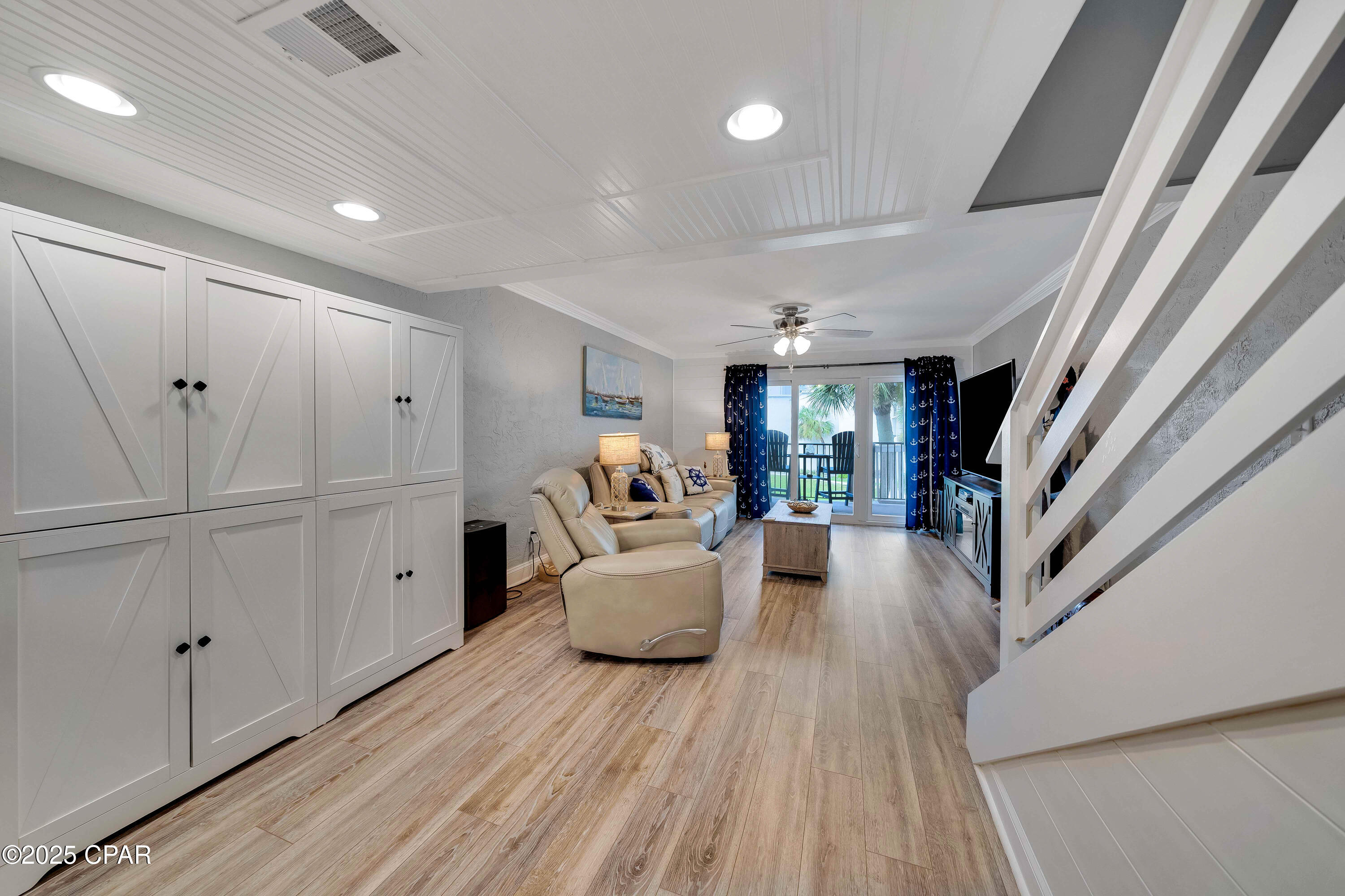 Image 11 For 8727 Thomas Drive B18
