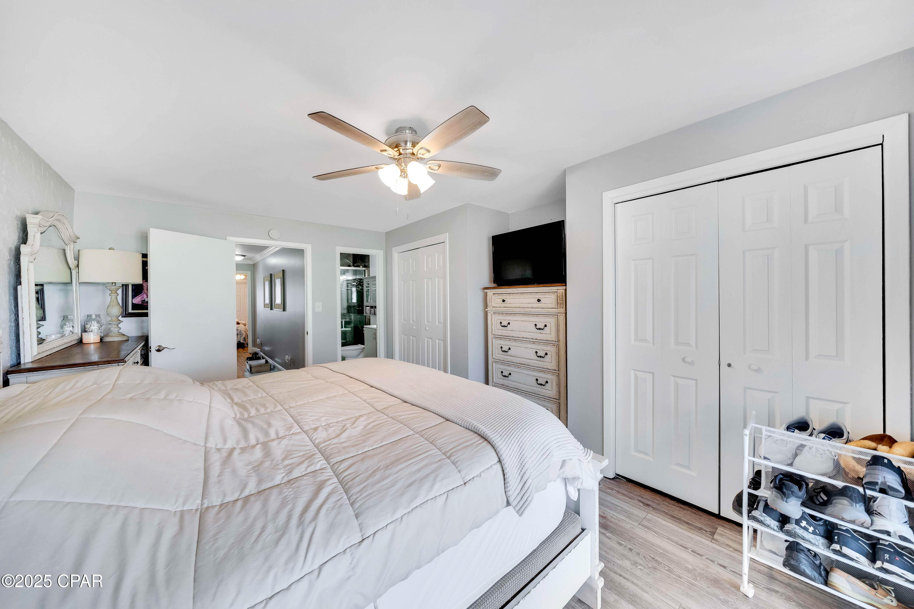 Image 21 For 8727 Thomas Drive B18