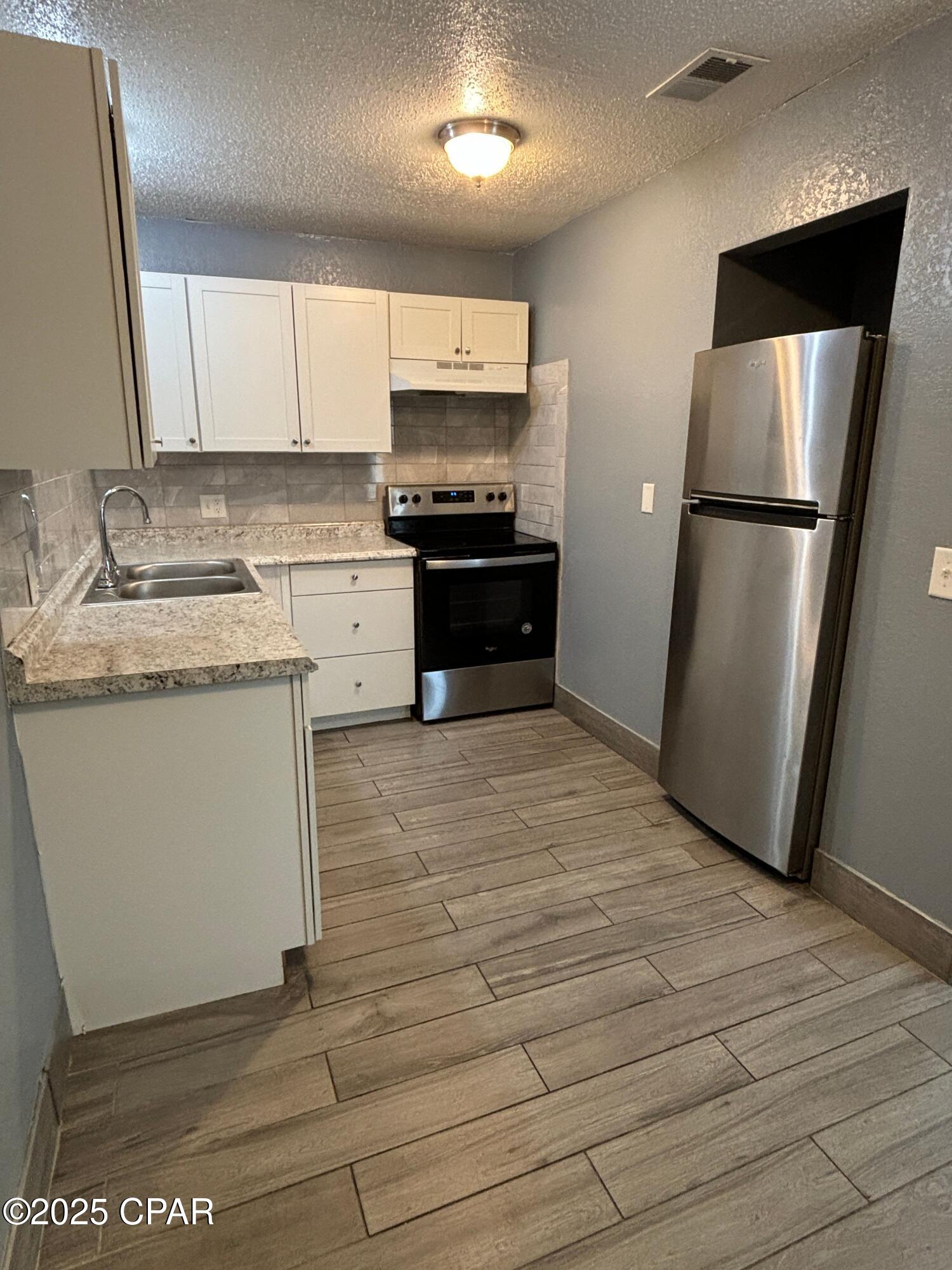 Image 2 For 400 19th Street C1