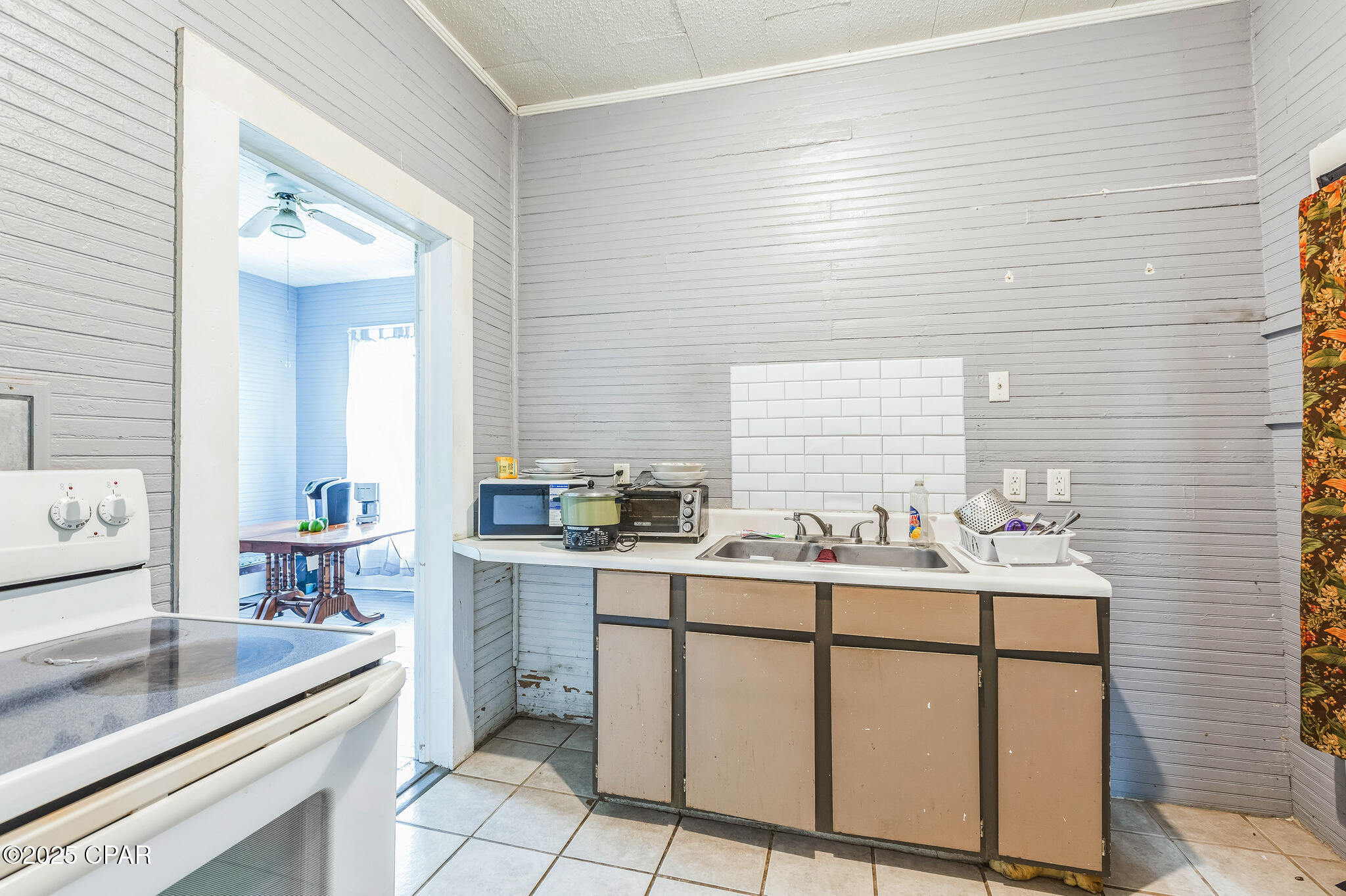 Listing photo id 13 for 406 Horry Avenue