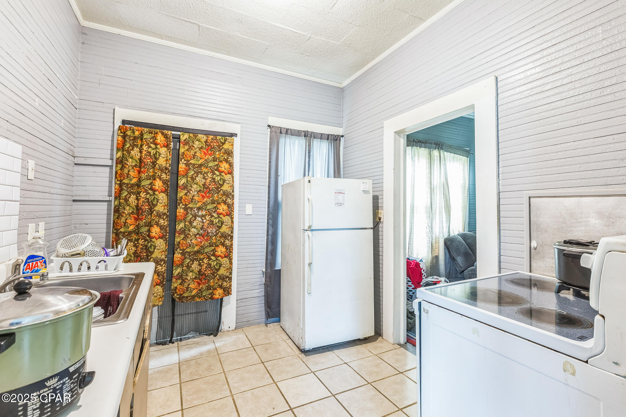 Listing photo id 14 for 406 Horry Avenue