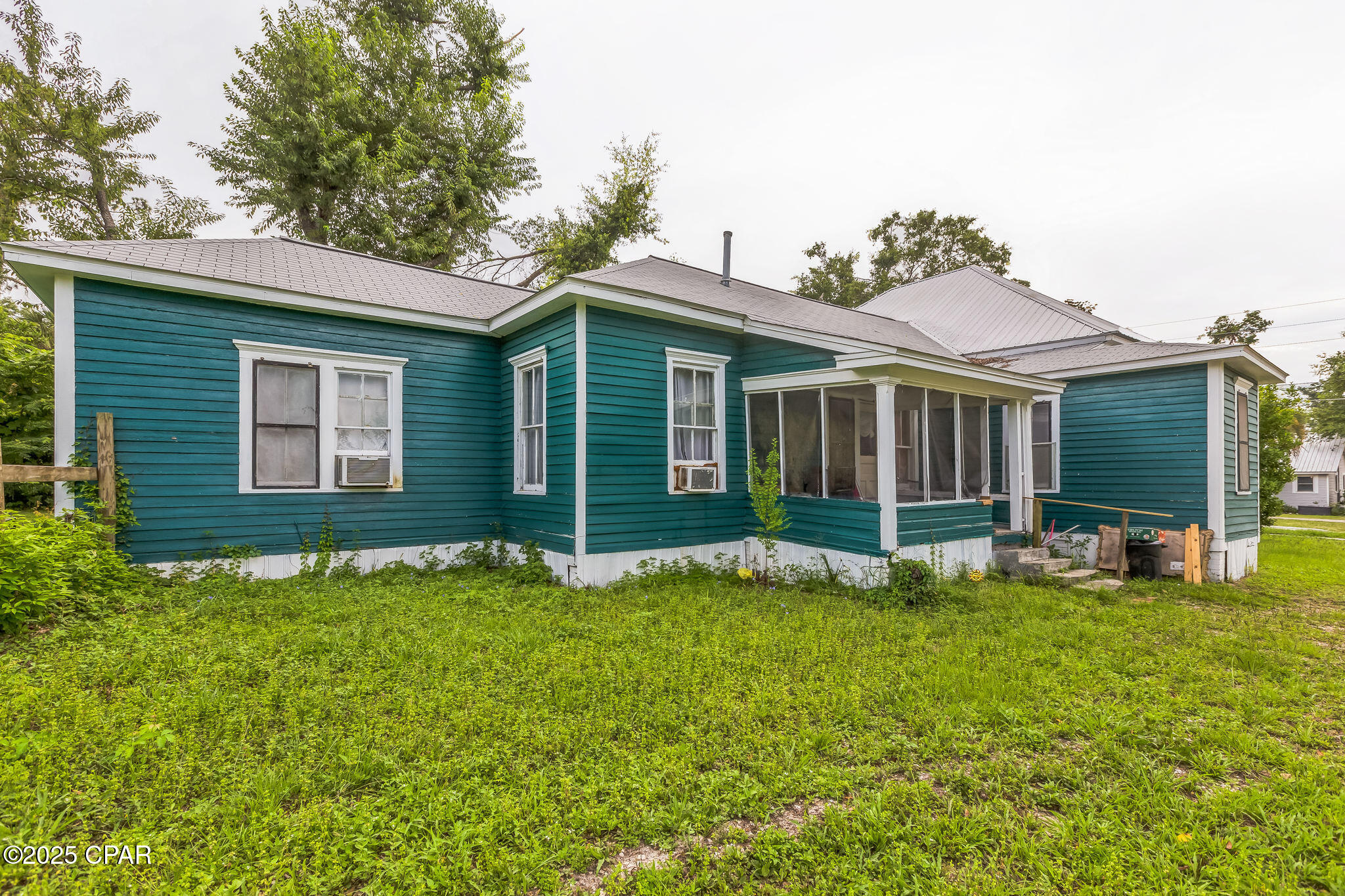 Listing photo id 5 for 406 Horry Avenue