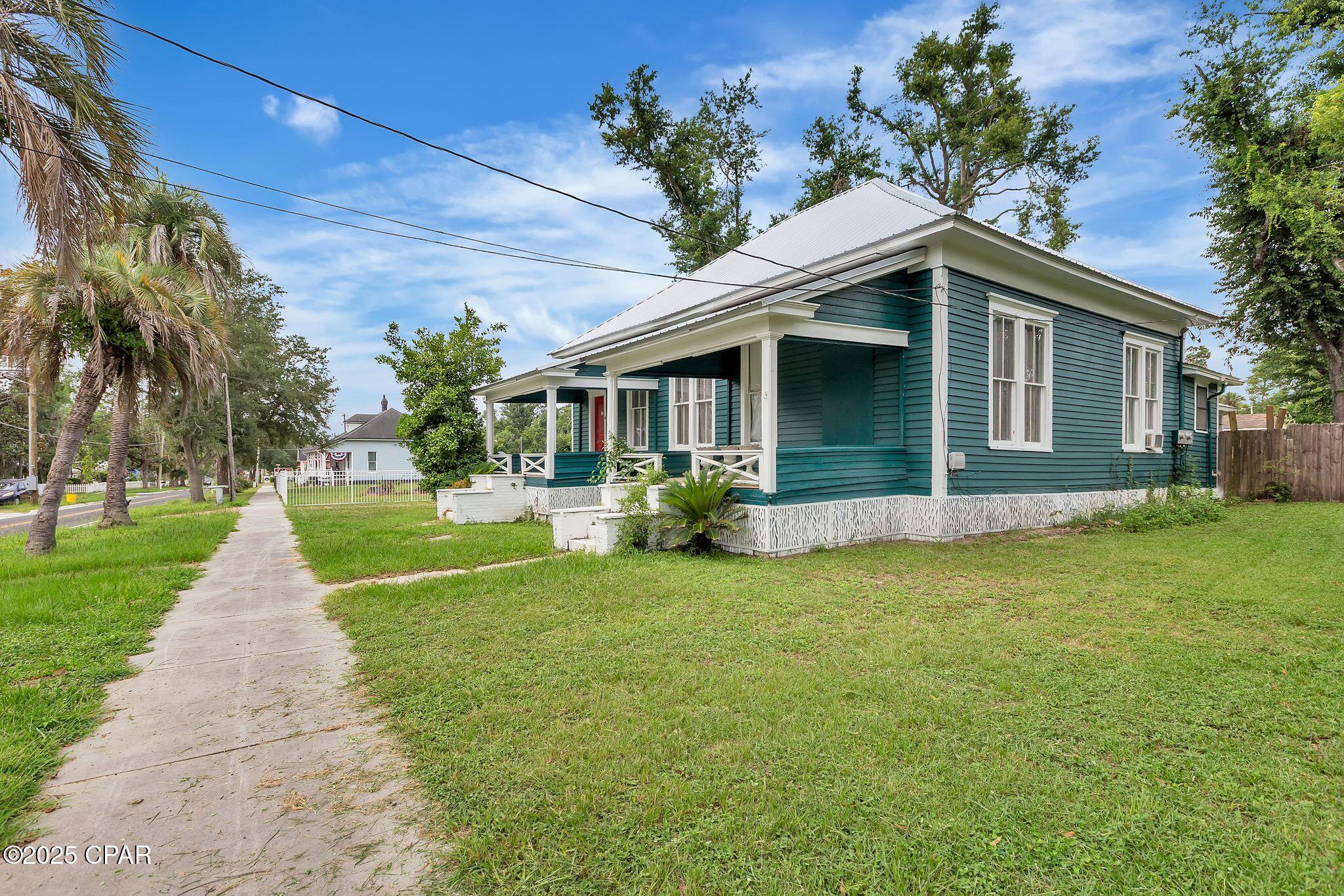 Listing photo id 6 for 406 Horry Avenue