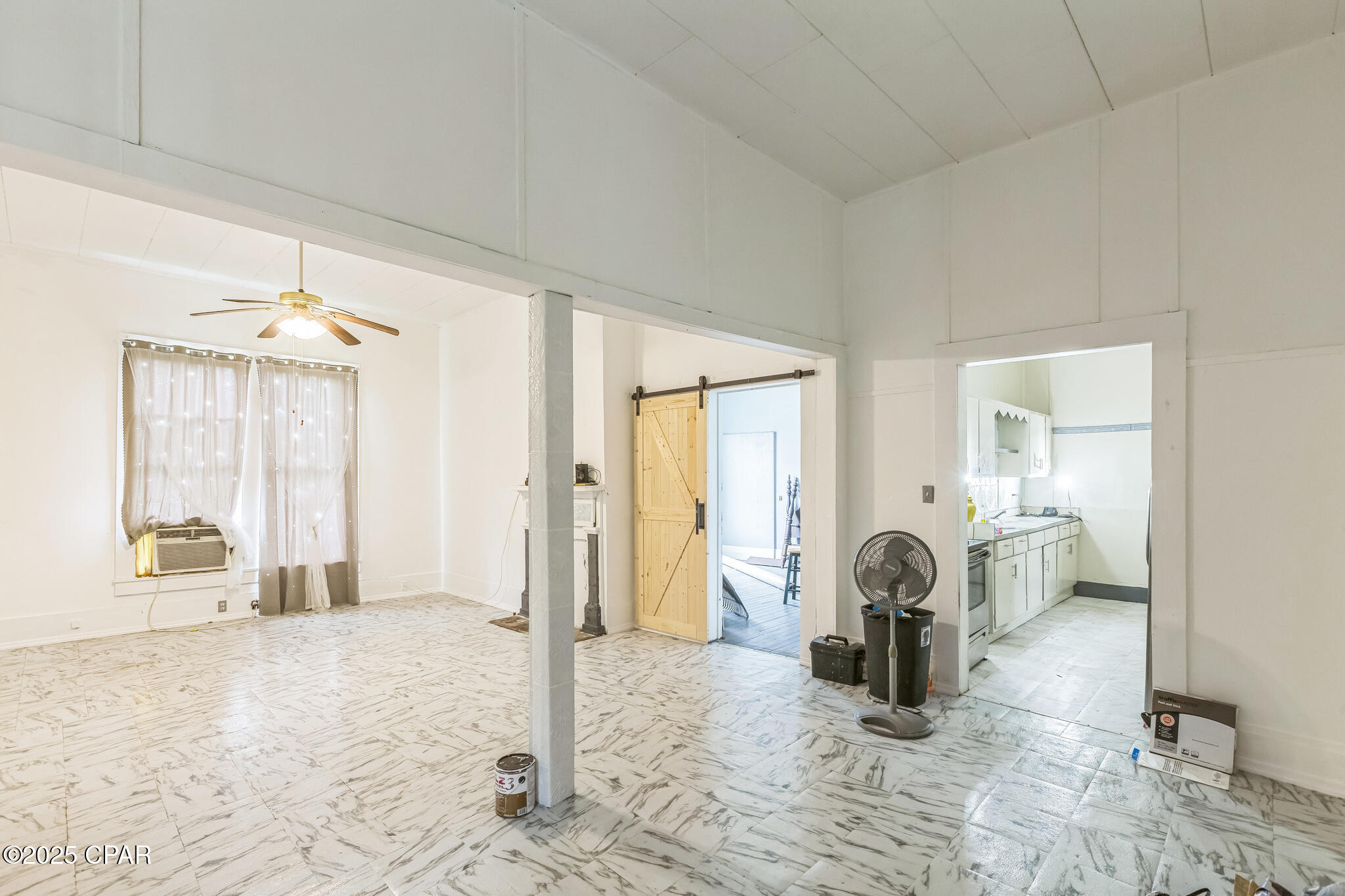 Listing photo id 7 for 406 Horry Avenue