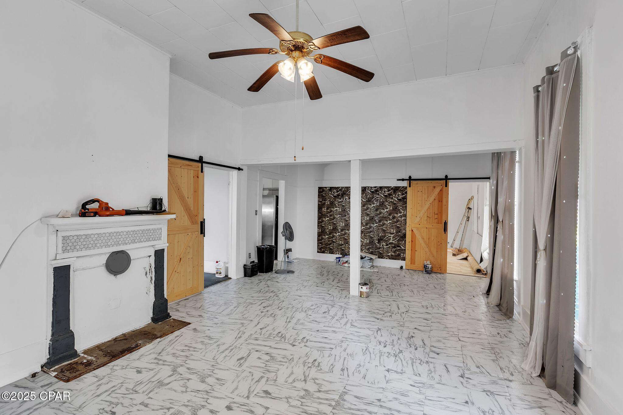 Listing photo id 8 for 406 Horry Avenue