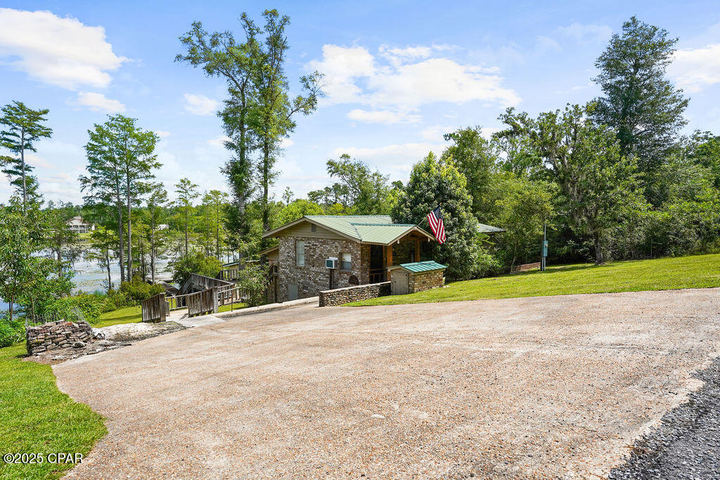2684 Lakeview Circle, Alford, Florida image 2
