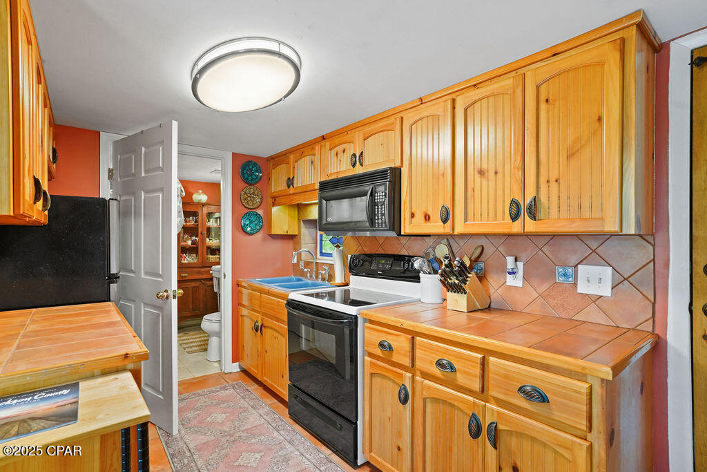 2684 Lakeview Circle, Alford, Florida image 5