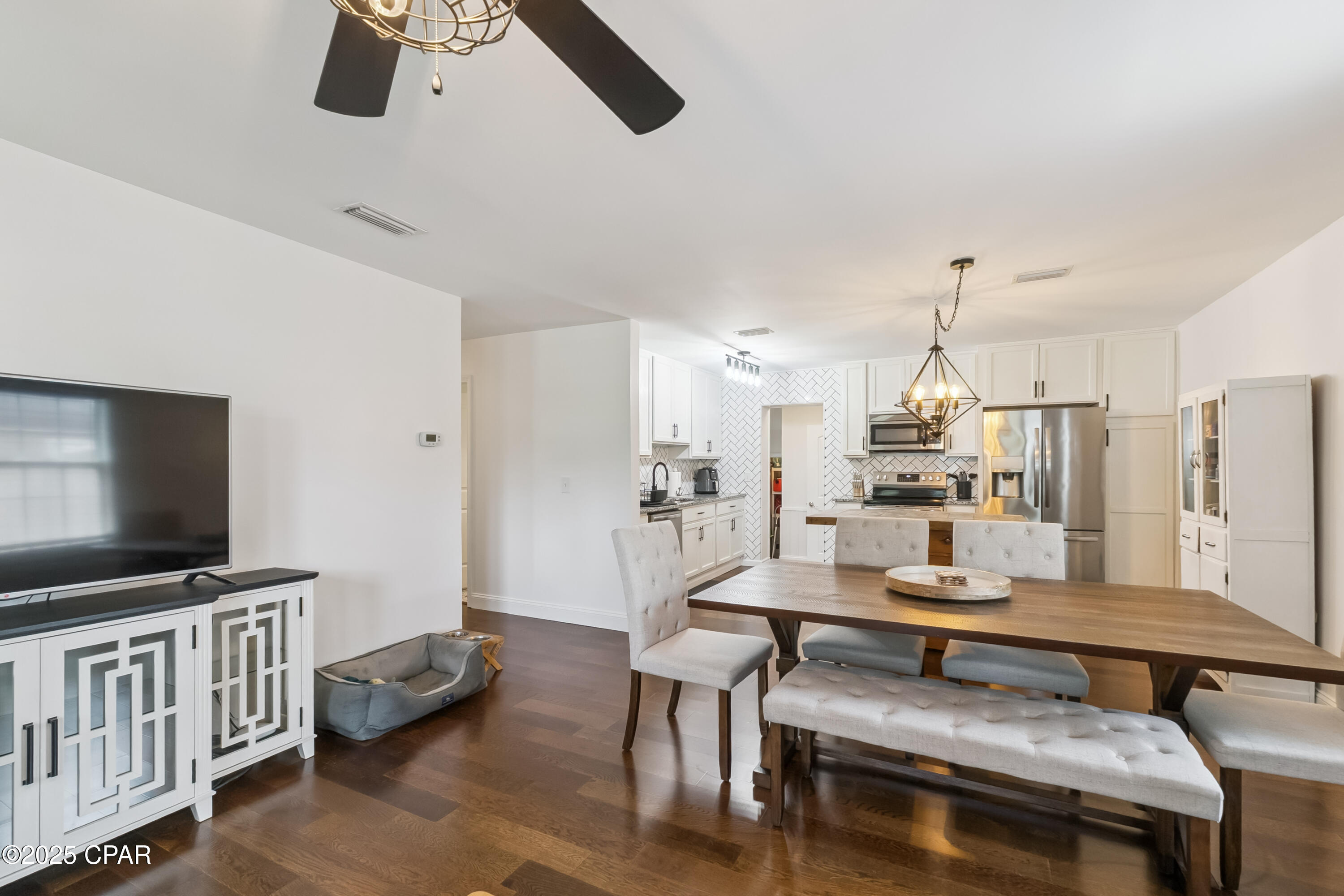 605 E 2nd Place, Panama City, Florida image 3
