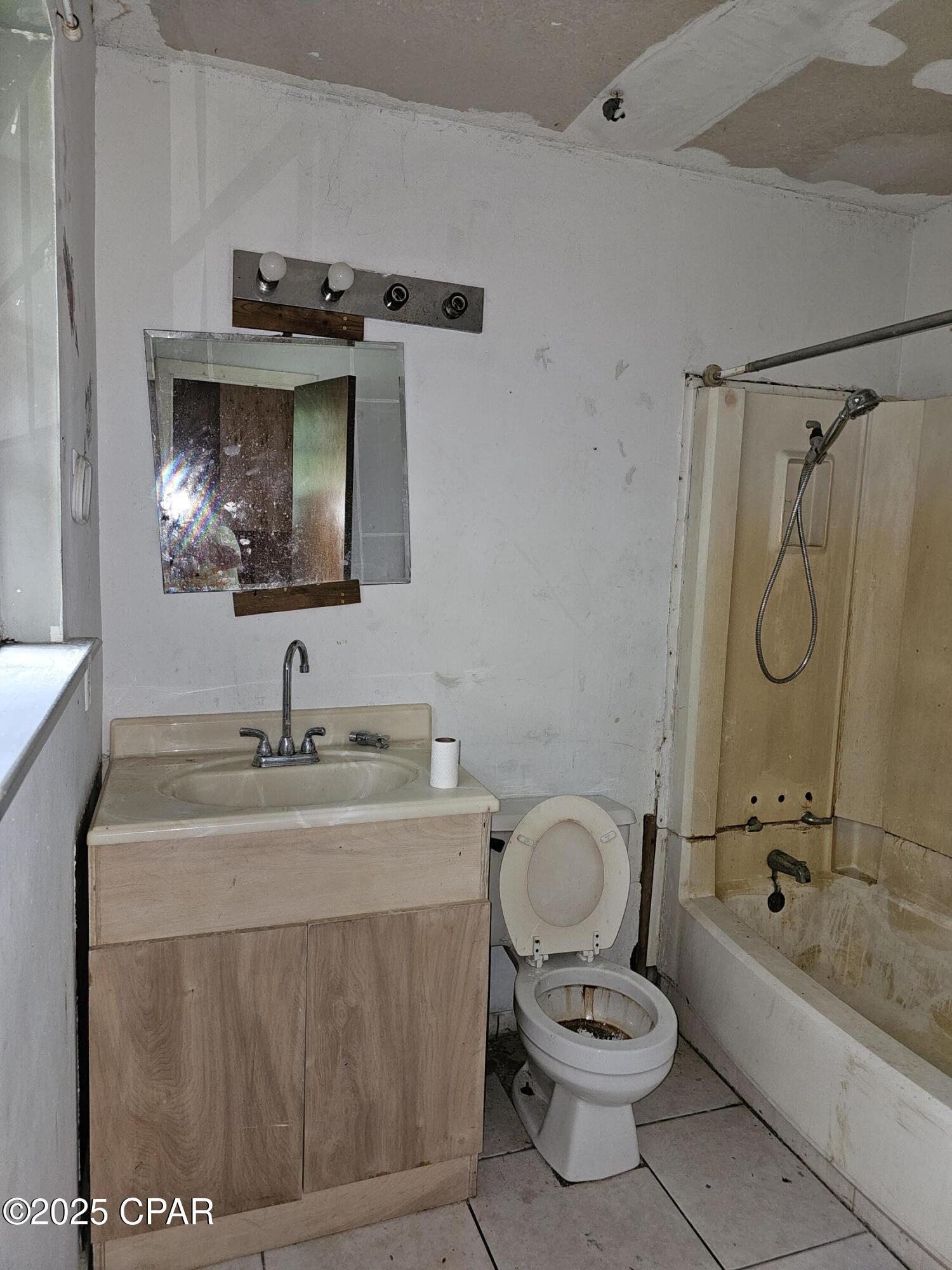 Image 12 For 418 Comet Avenue