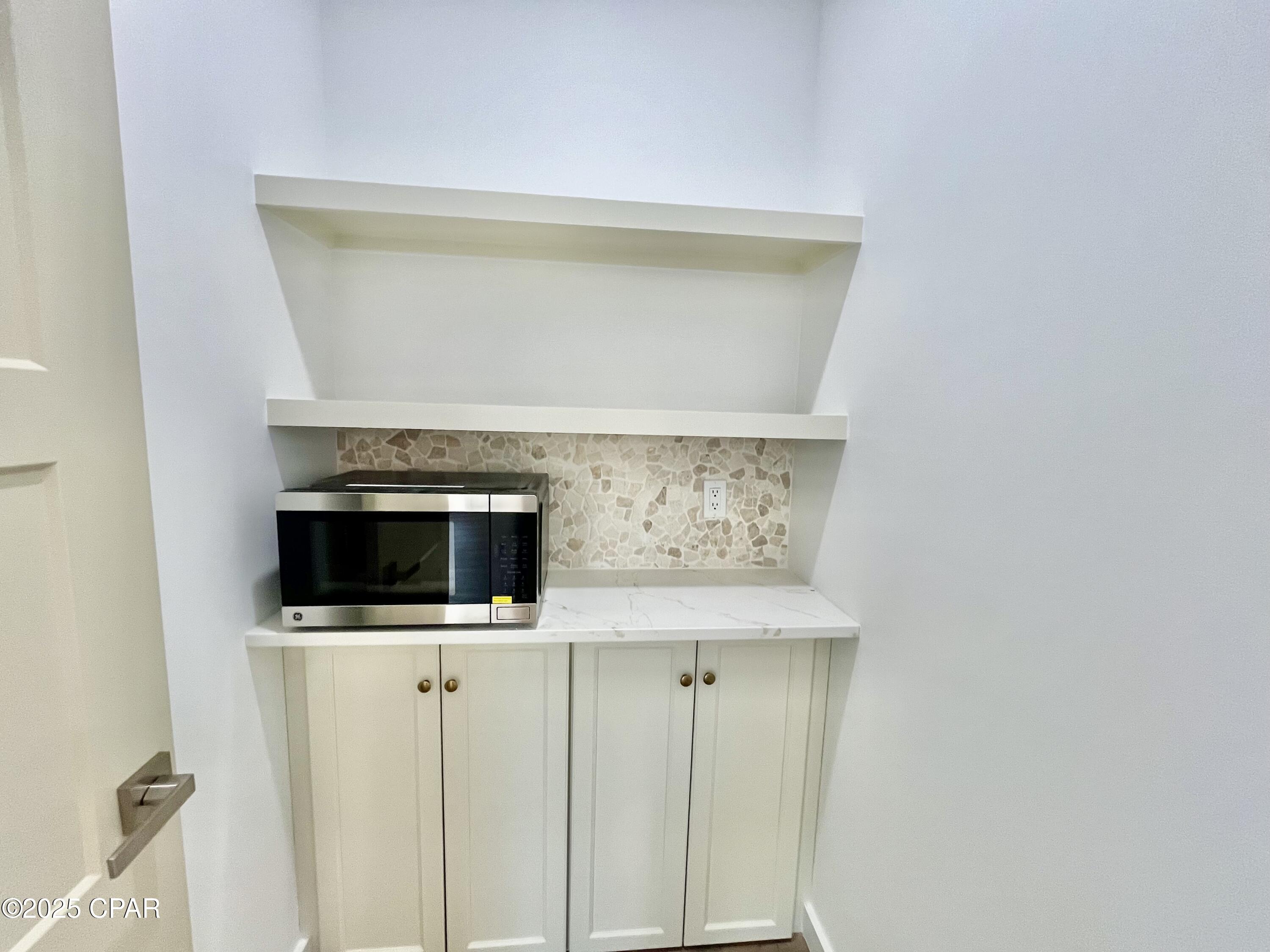 Image 8 For 20916 Lakeview Drive