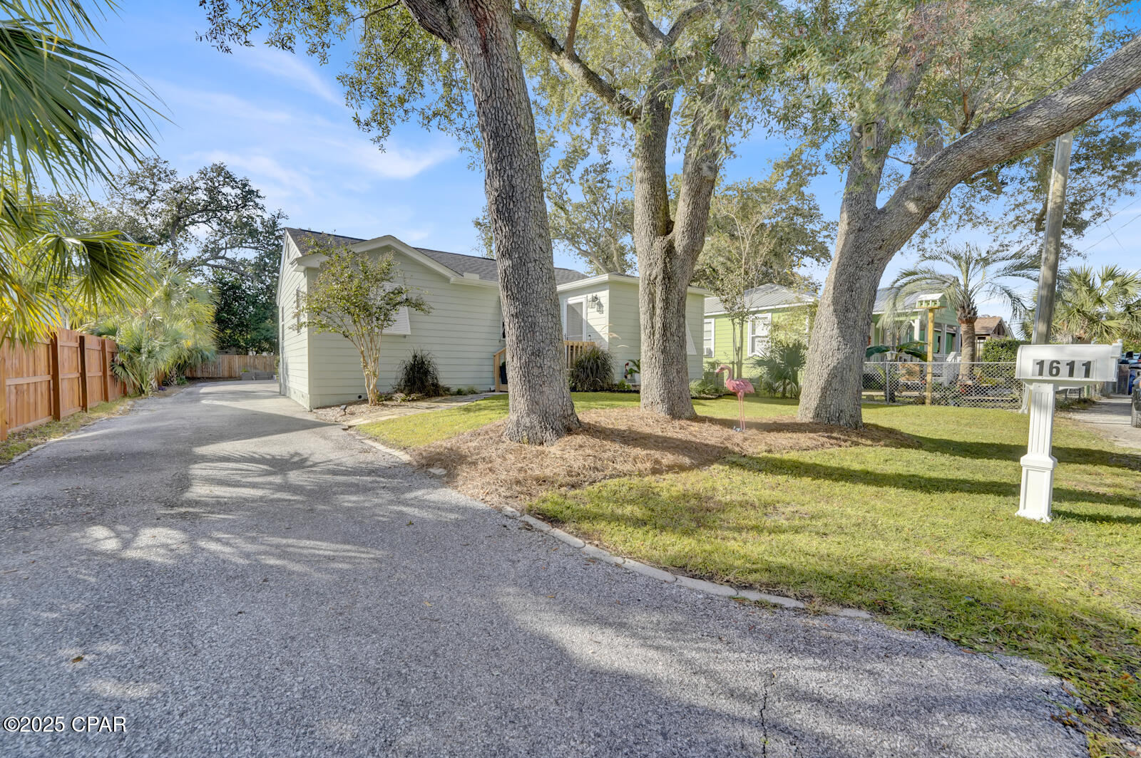 Image 4 For 1611 Lake Avenue