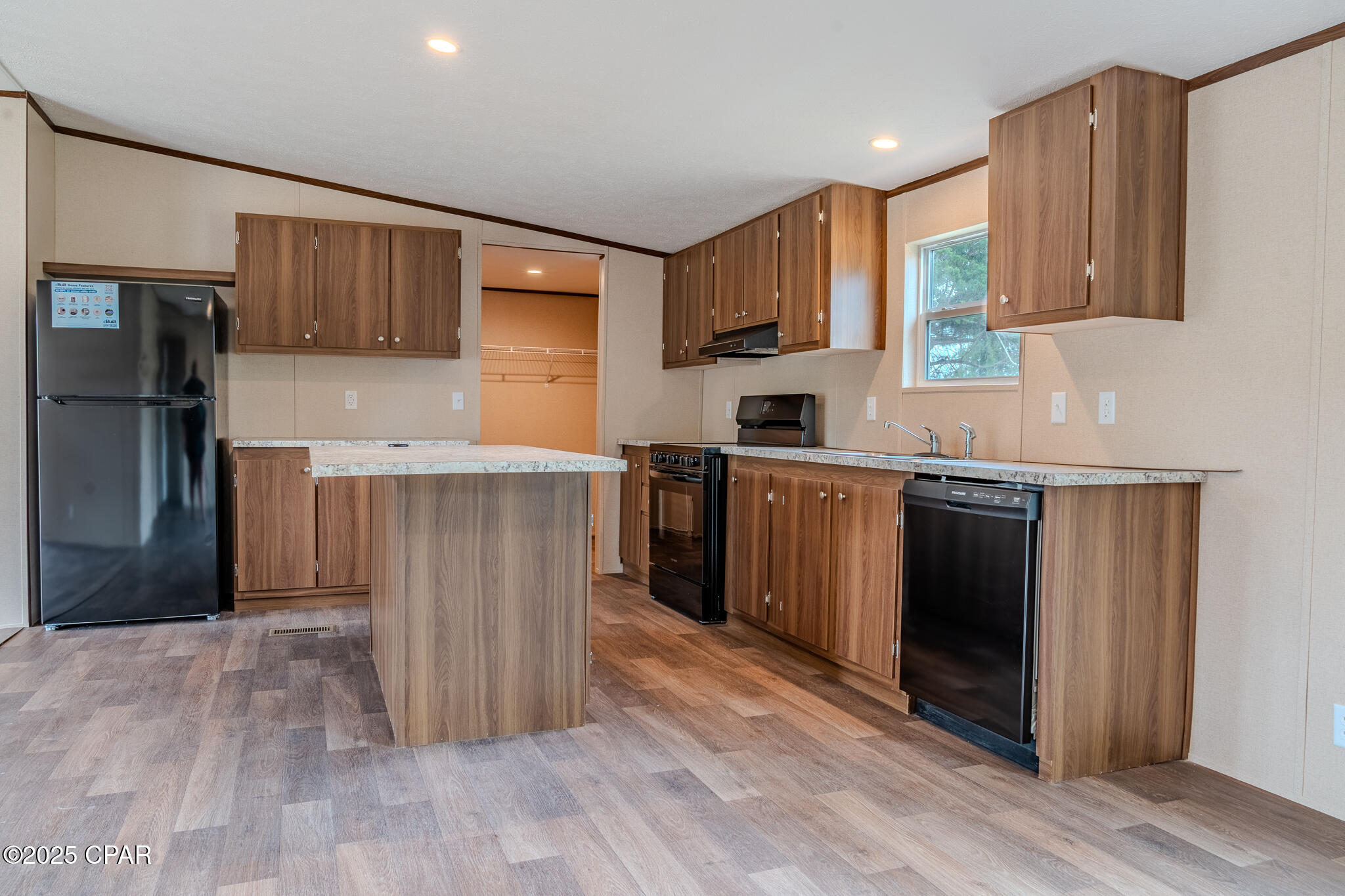 Image 11 For 2833 Vancouver Drive