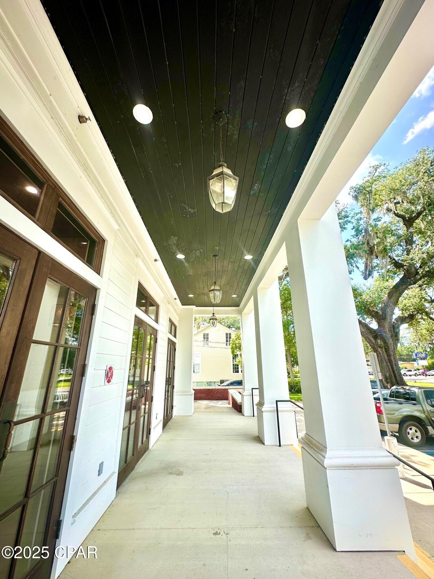 Listing photo id 11 for 4357 Lafayette Street