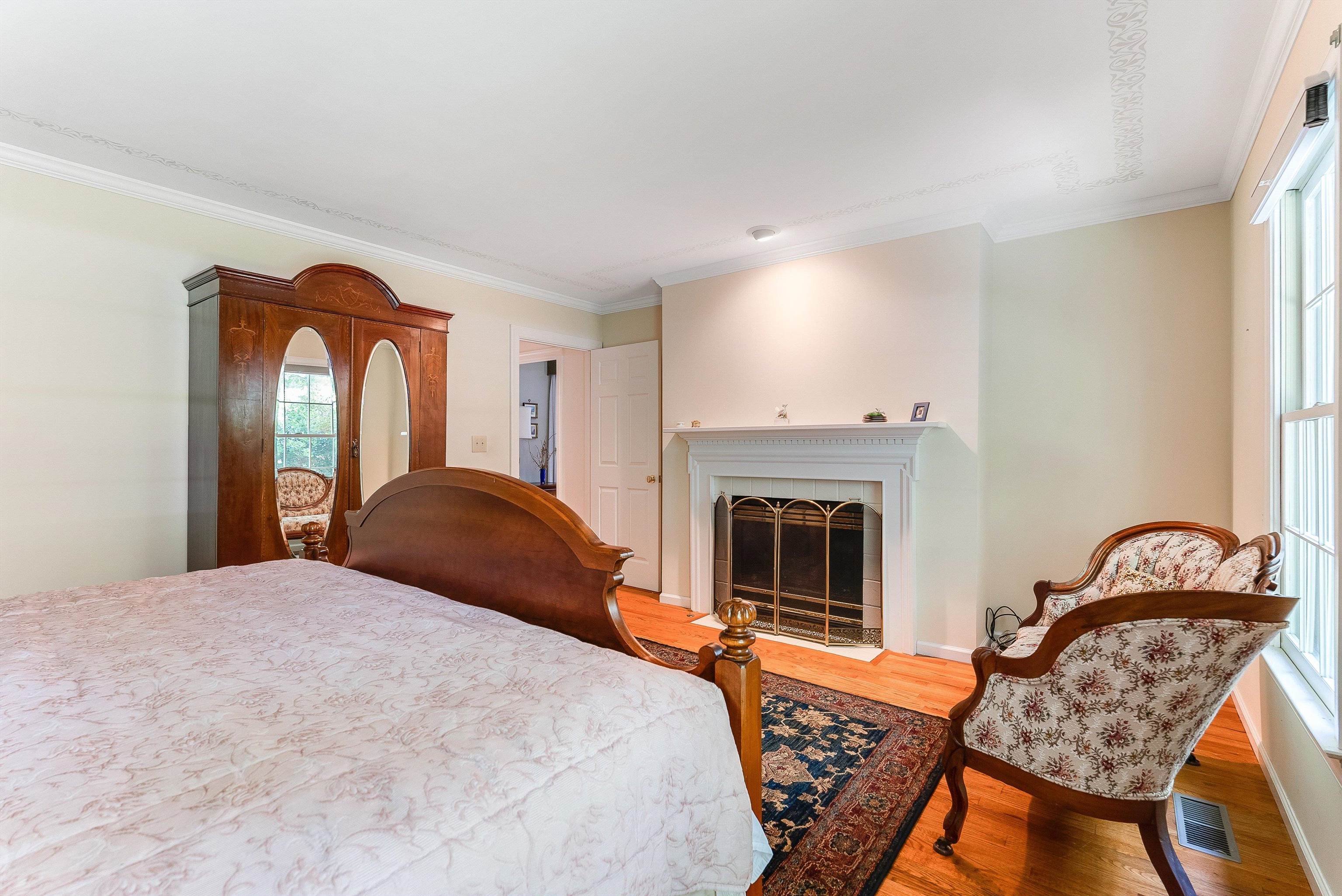 1069 Woodmont Dr