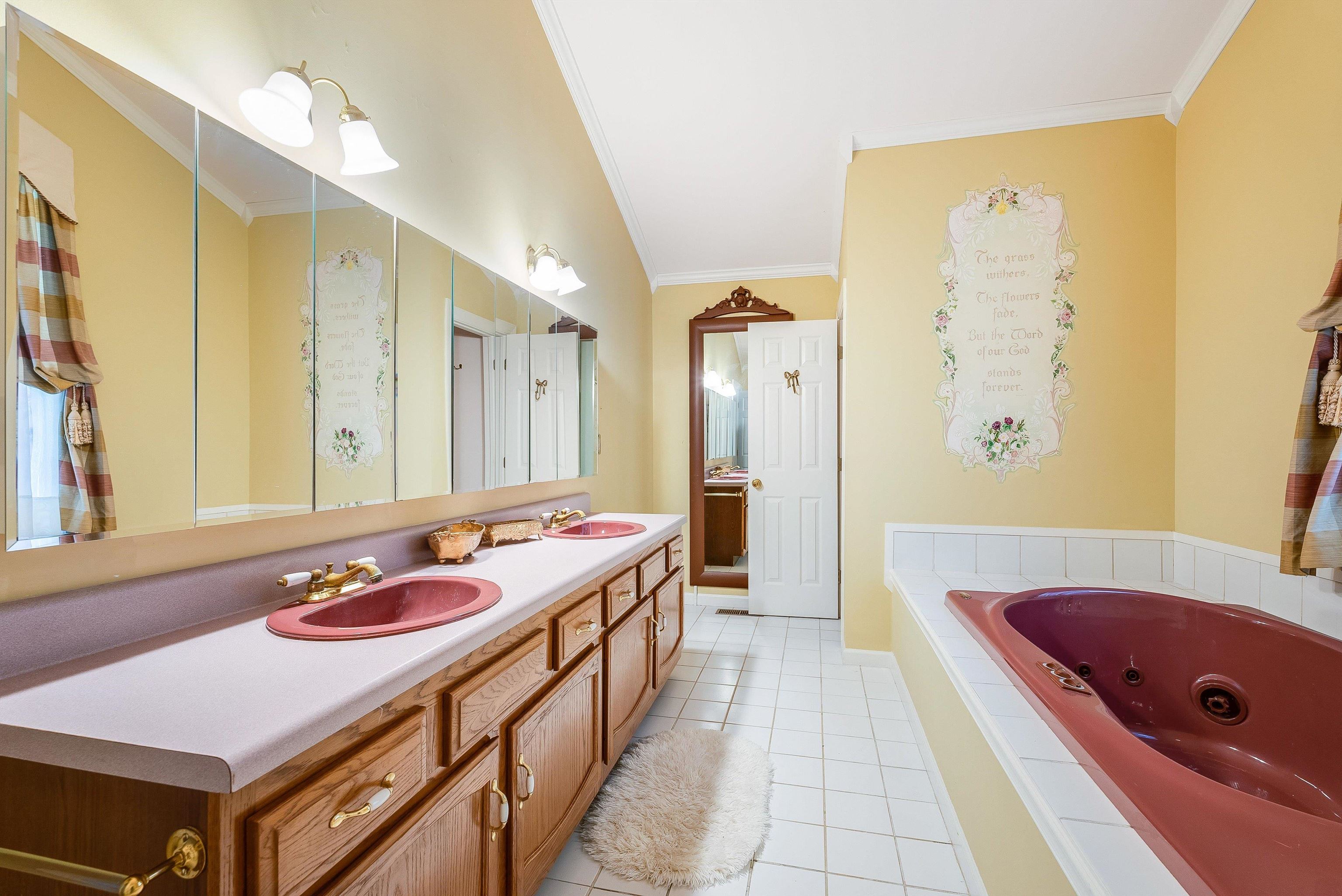1069 Woodmont Dr
