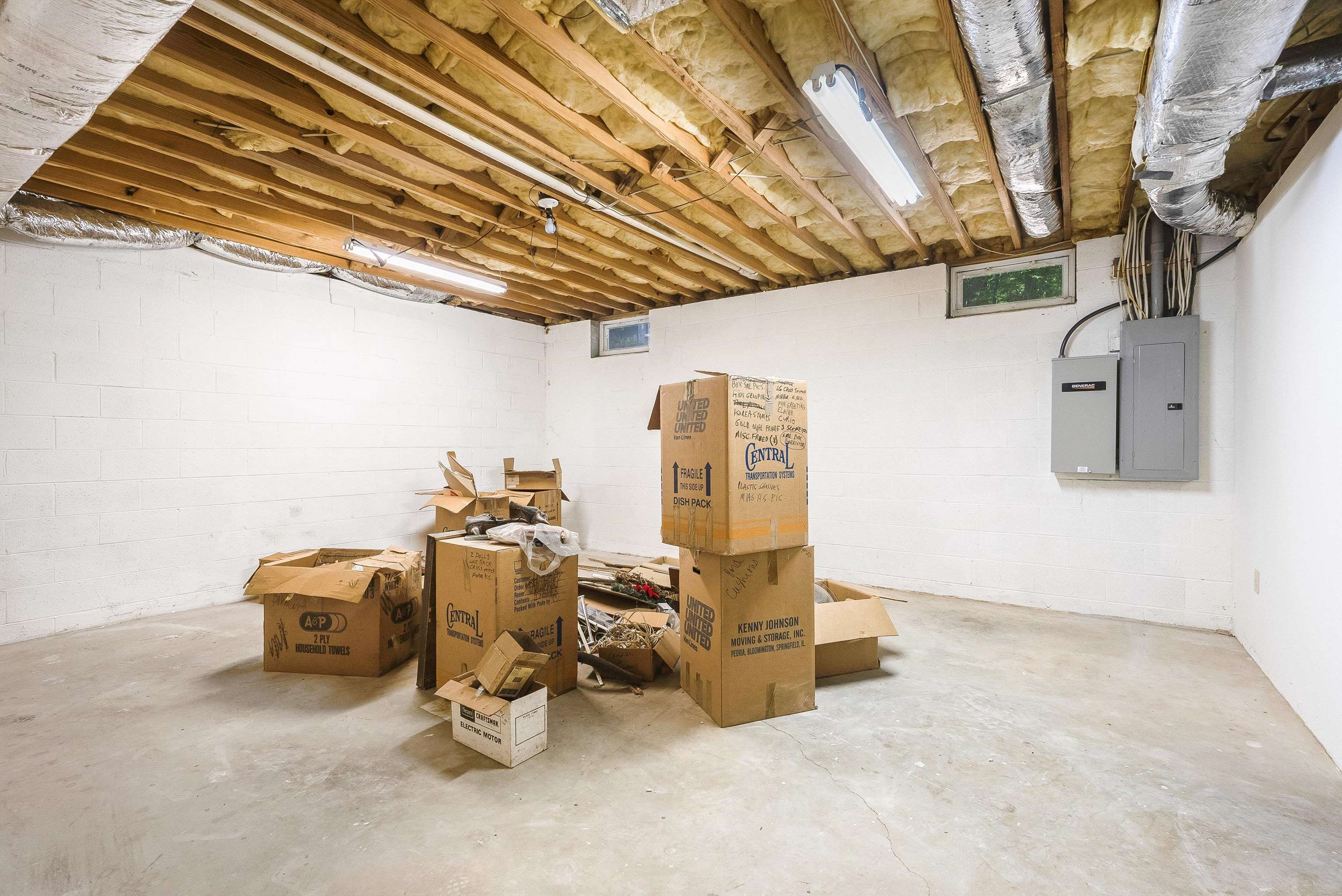 1069 Woodmont Dr