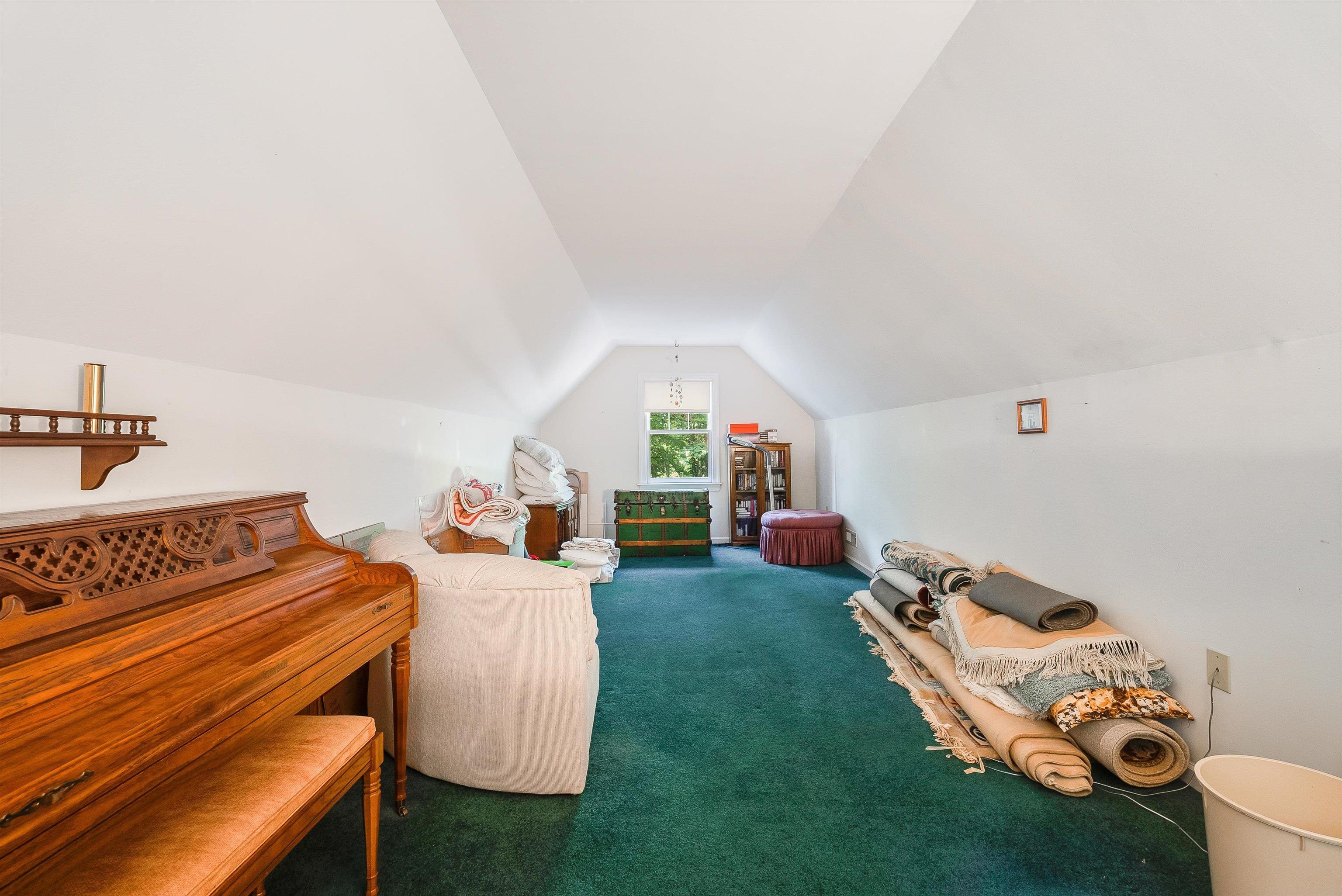 1069 Woodmont Dr