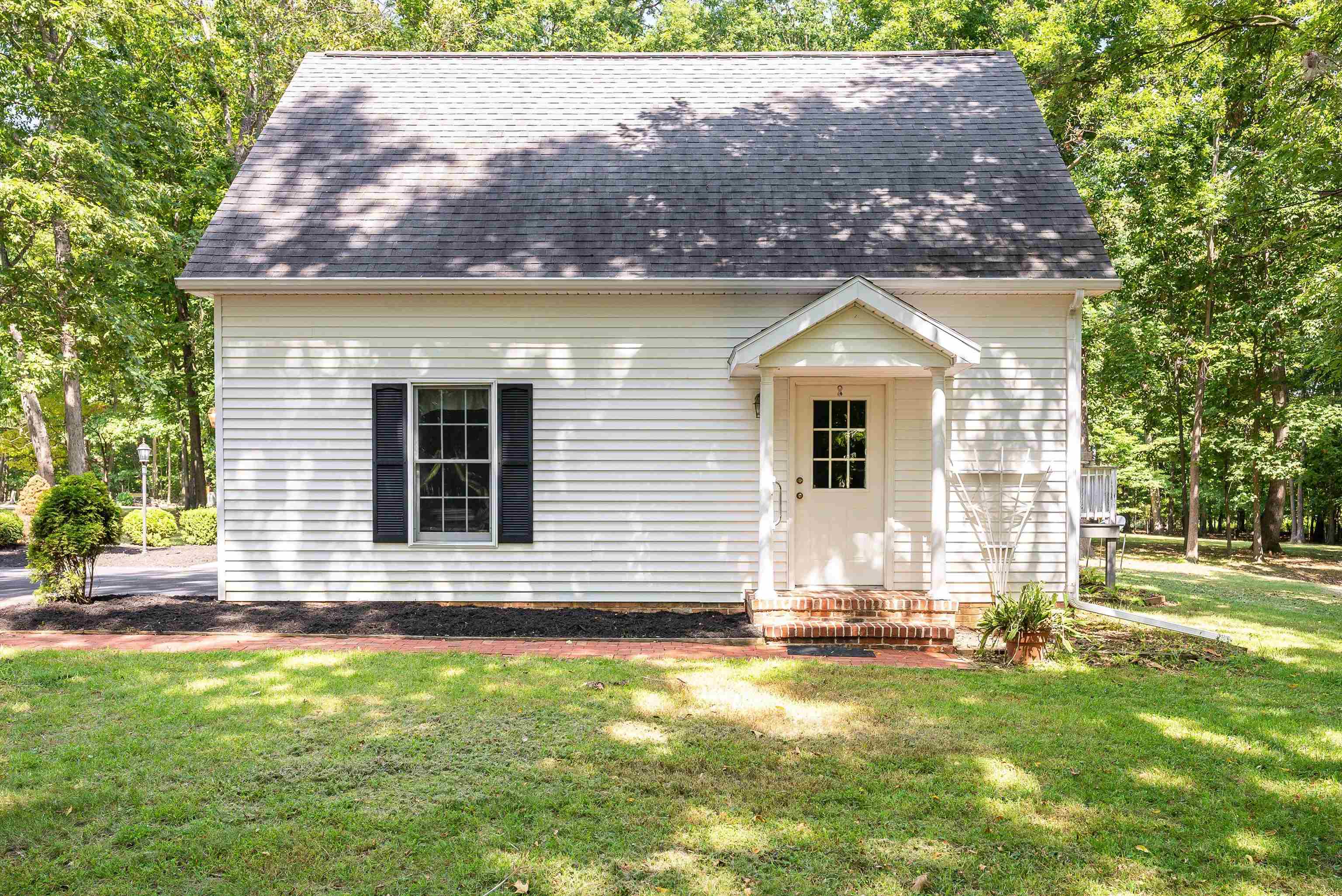 1069 Woodmont Dr