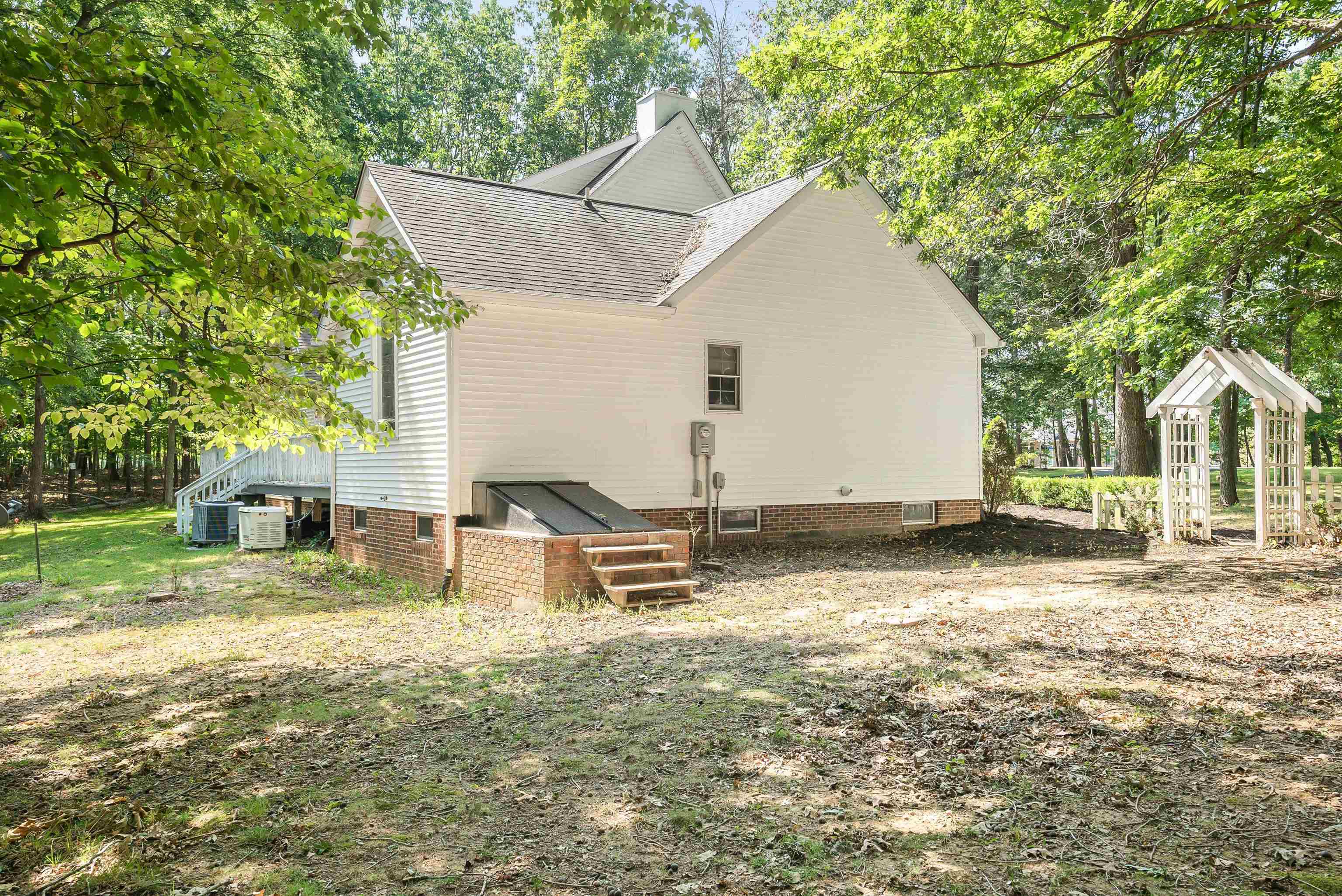 1069 Woodmont Dr