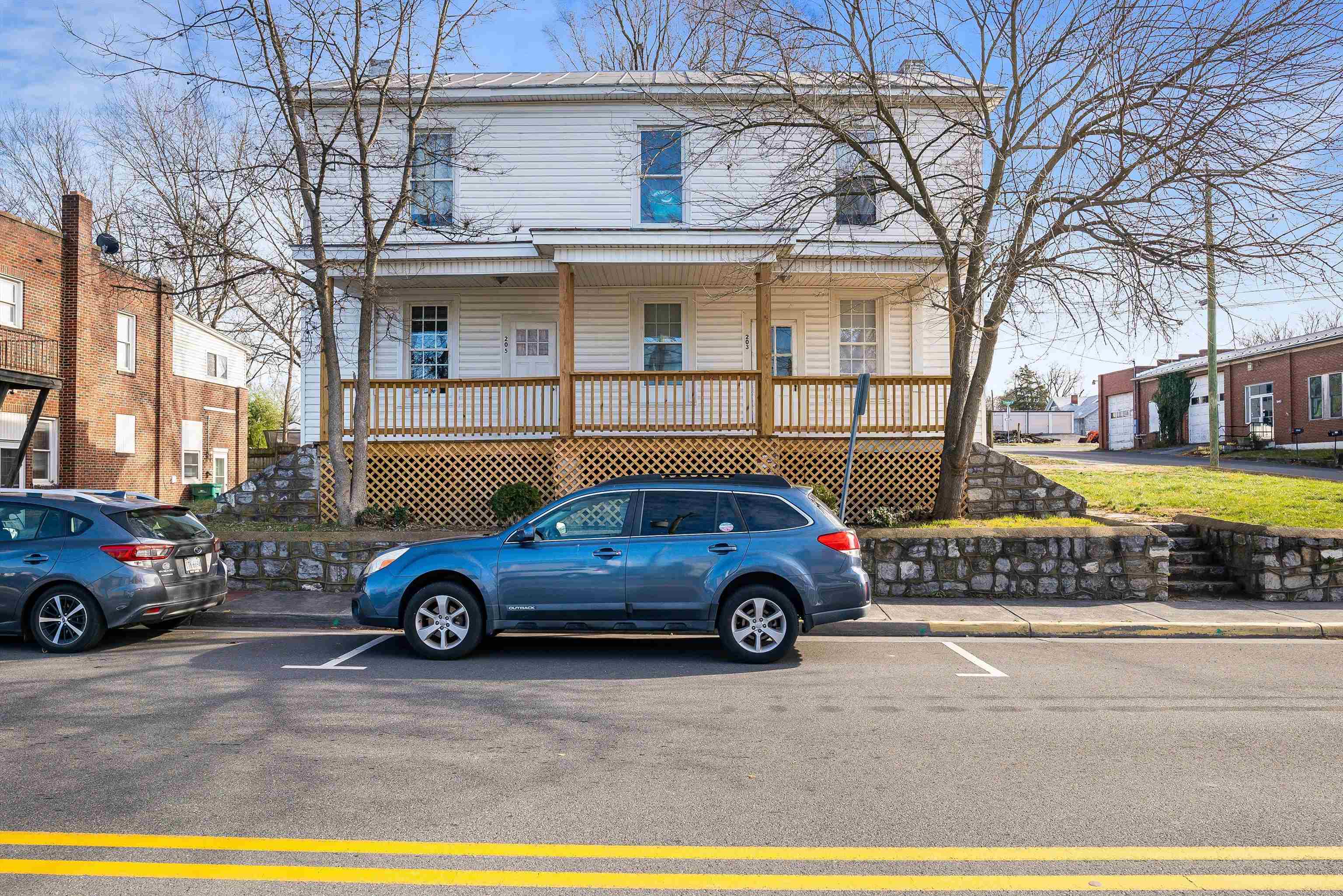 203 Main St N