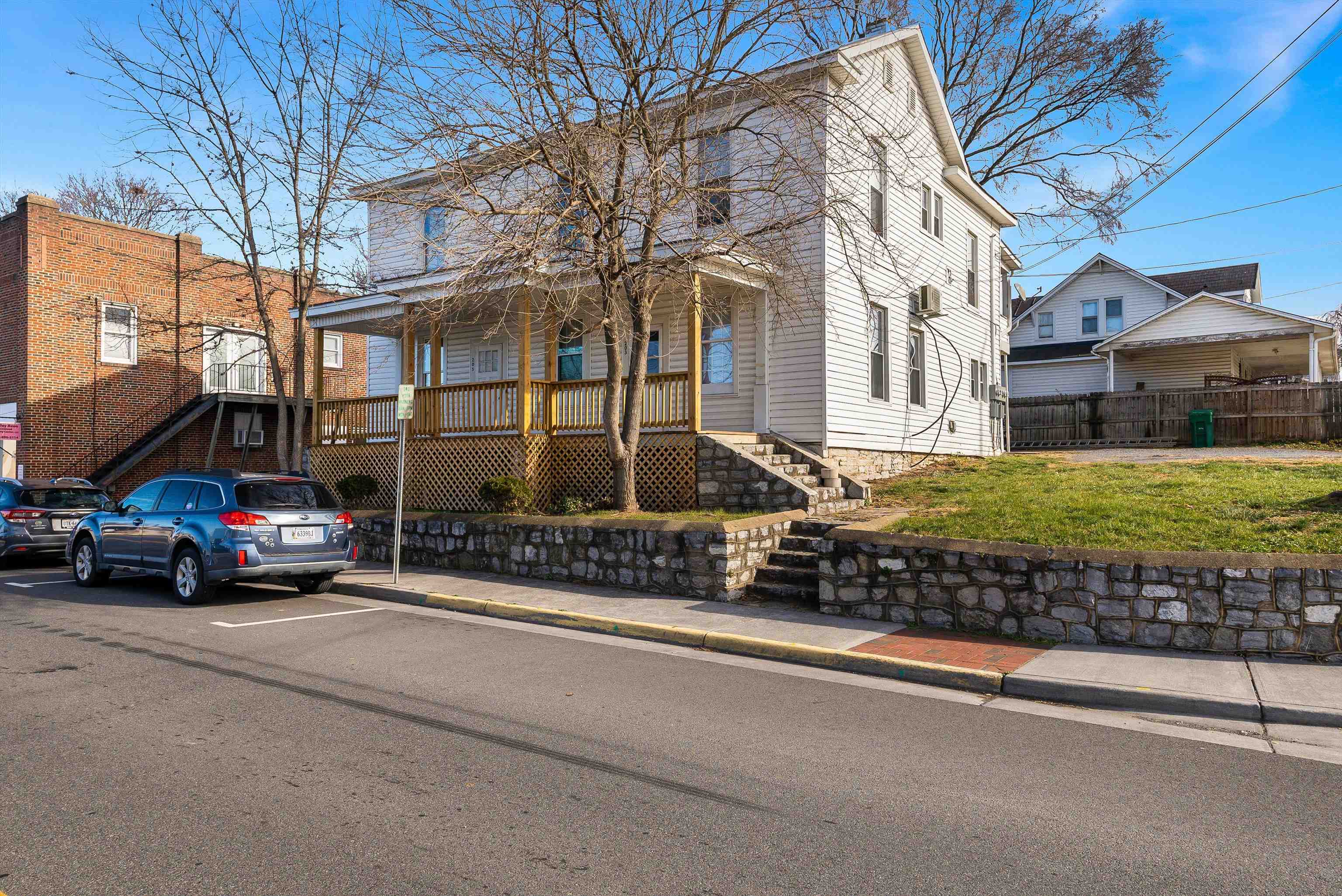 203 Main St N