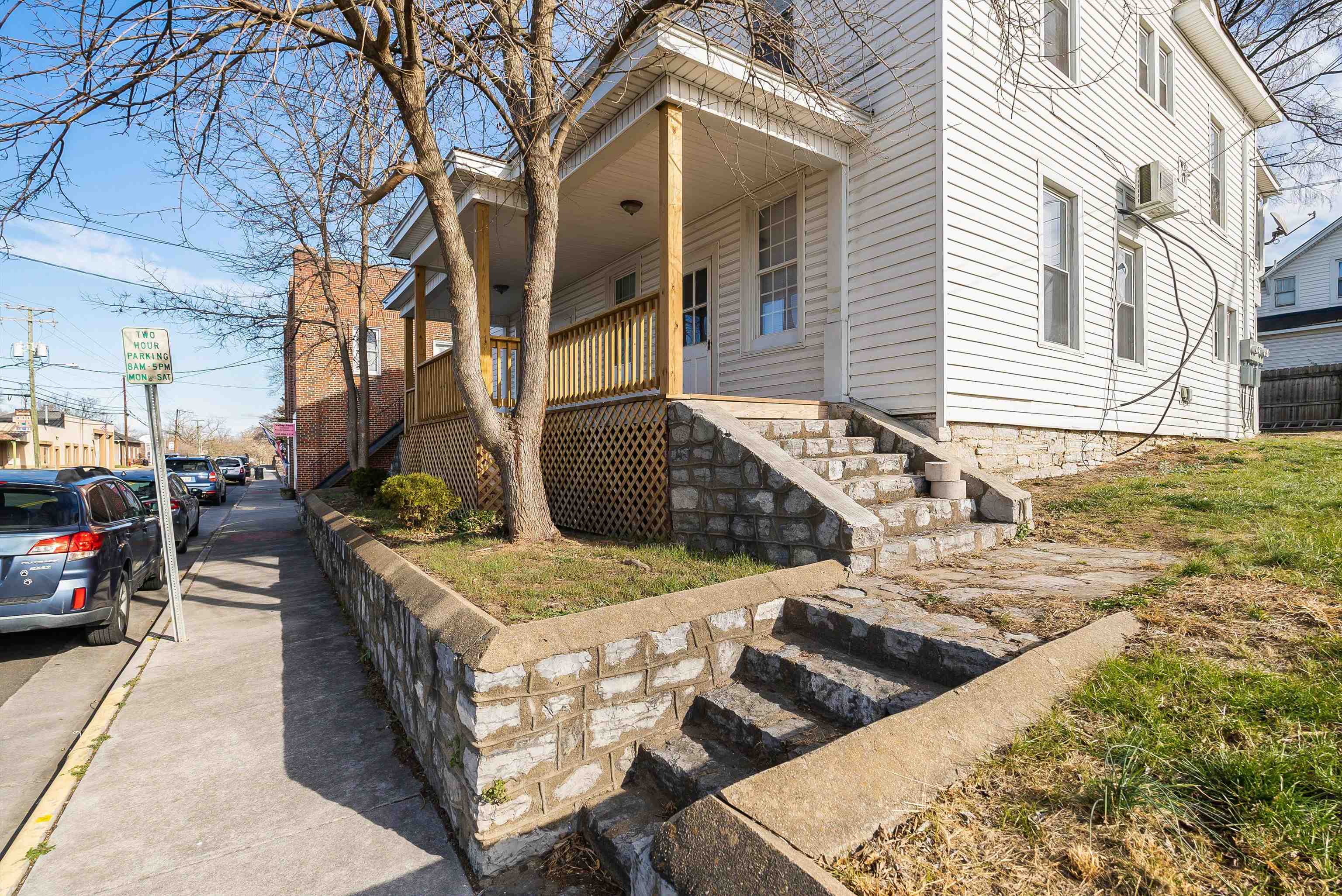 203 Main St N