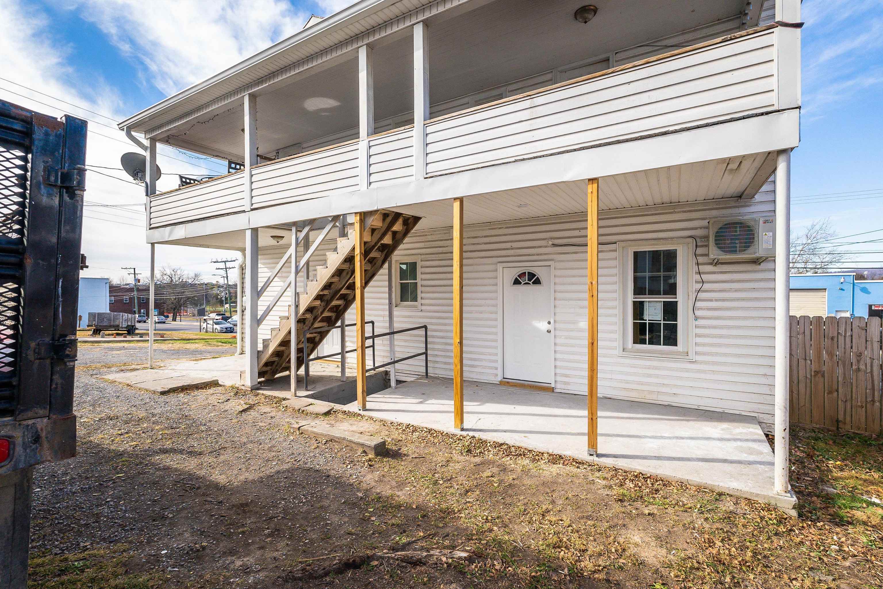 203 Main St N