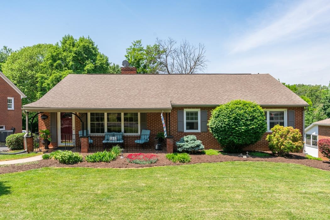 6 Belmont Dr