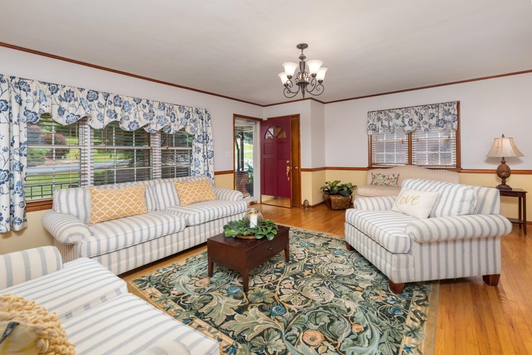 6 Belmont Dr