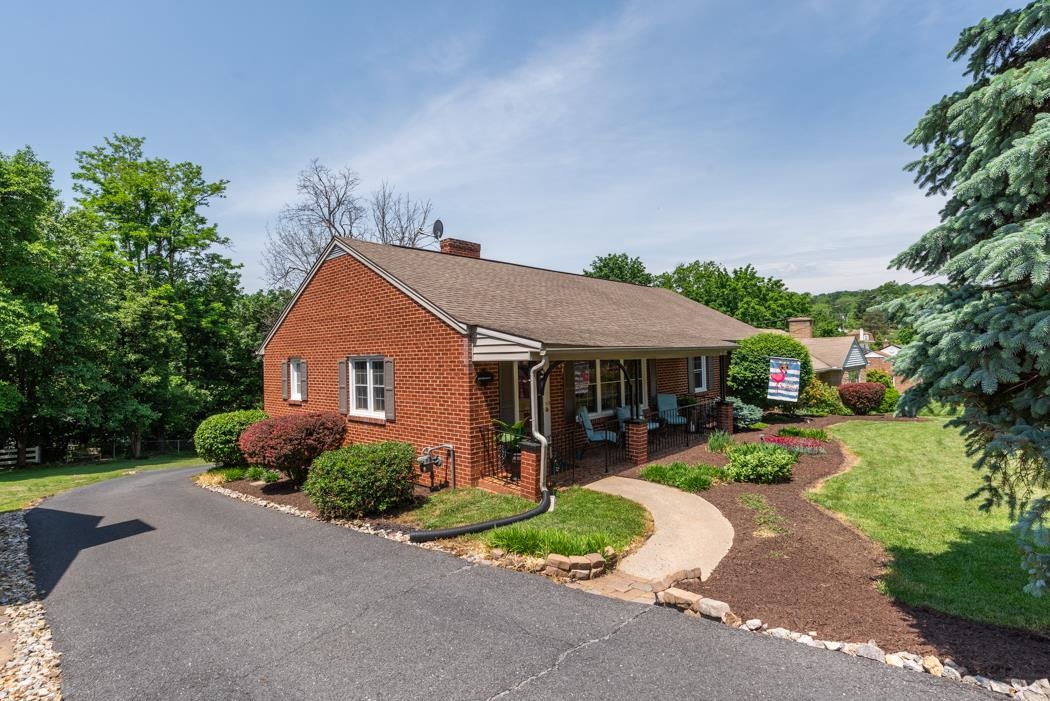 6 Belmont Dr