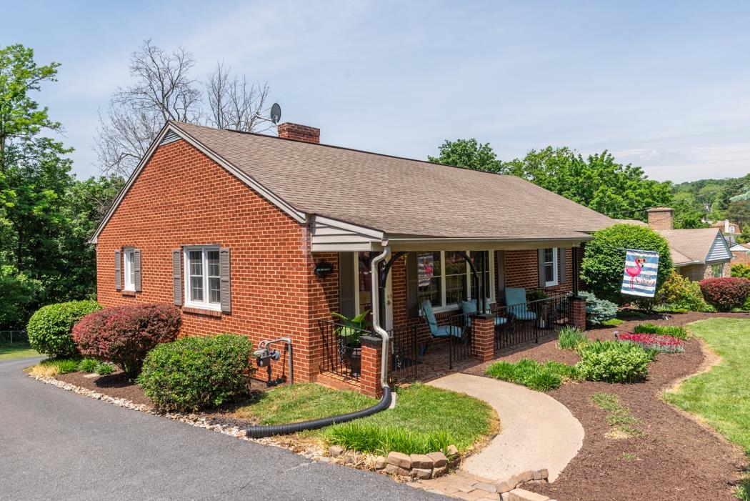 6 Belmont Dr