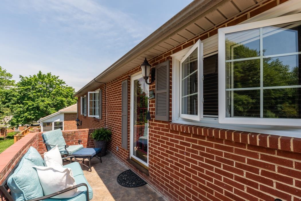 6 Belmont Dr