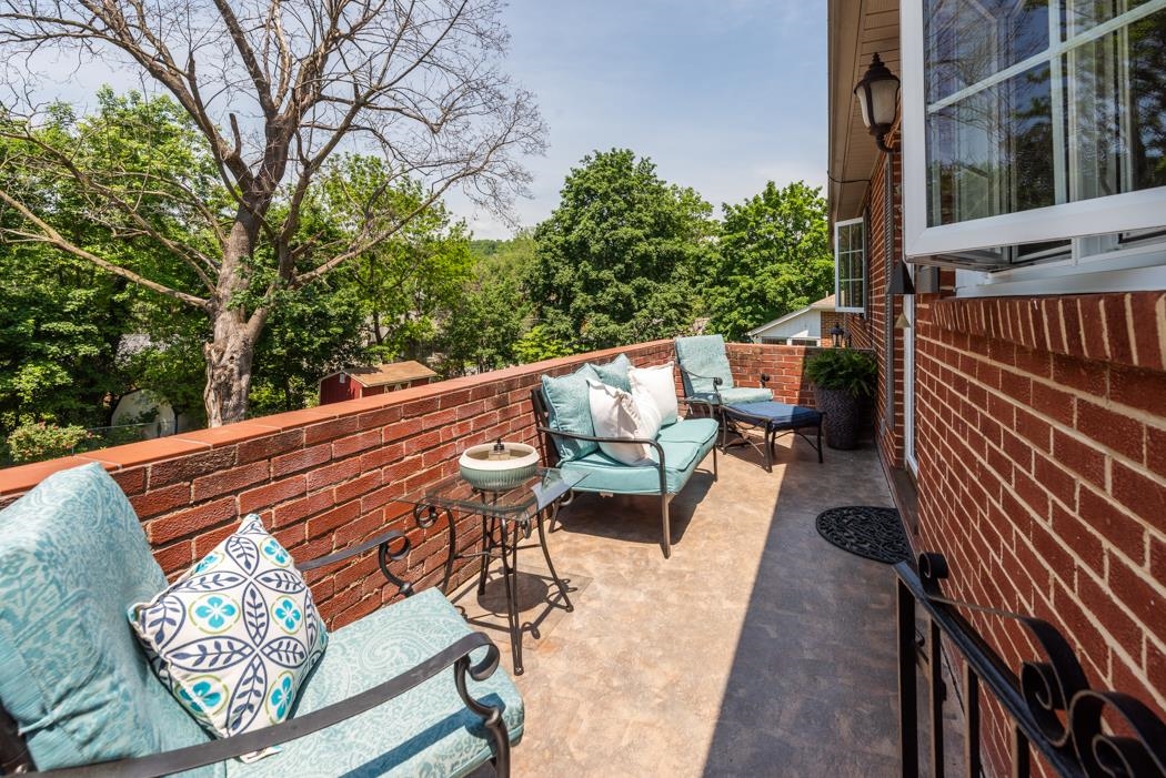 6 Belmont Dr