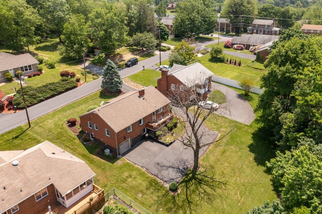 6 Belmont Dr