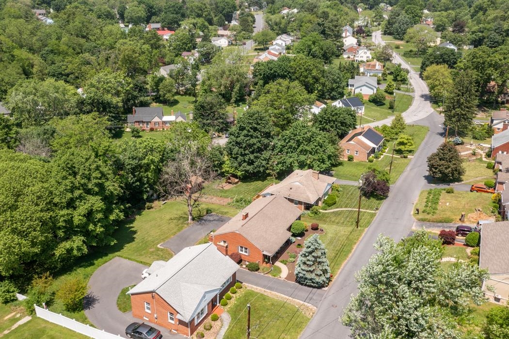 6 Belmont Dr