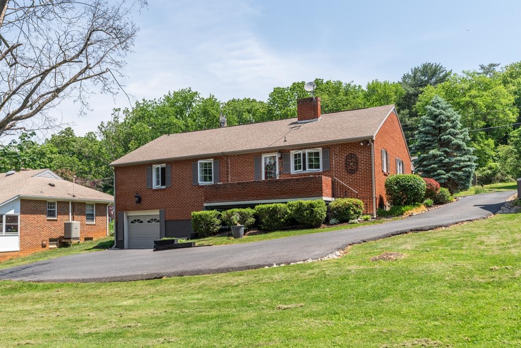 6 Belmont Dr