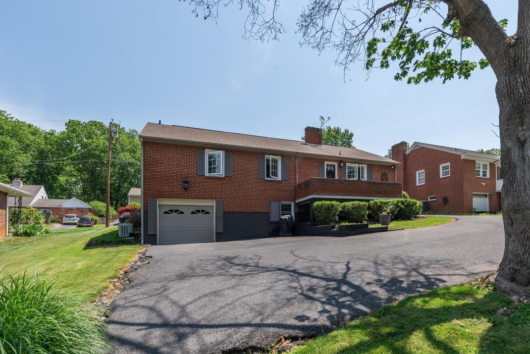 6 Belmont Dr