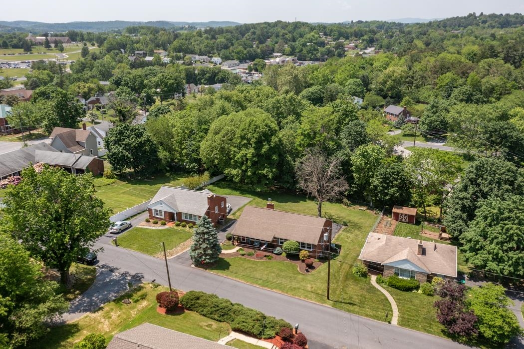 6 Belmont Dr