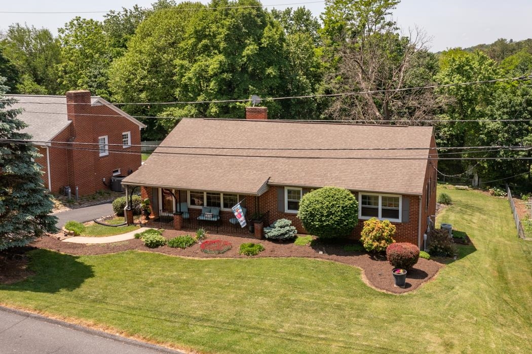 6 Belmont Dr
