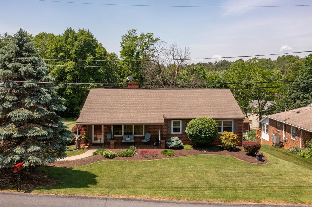 6 Belmont Dr