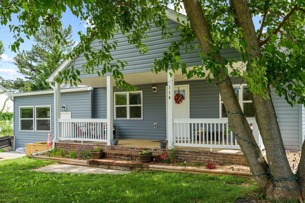 114 Howardsville Tpke