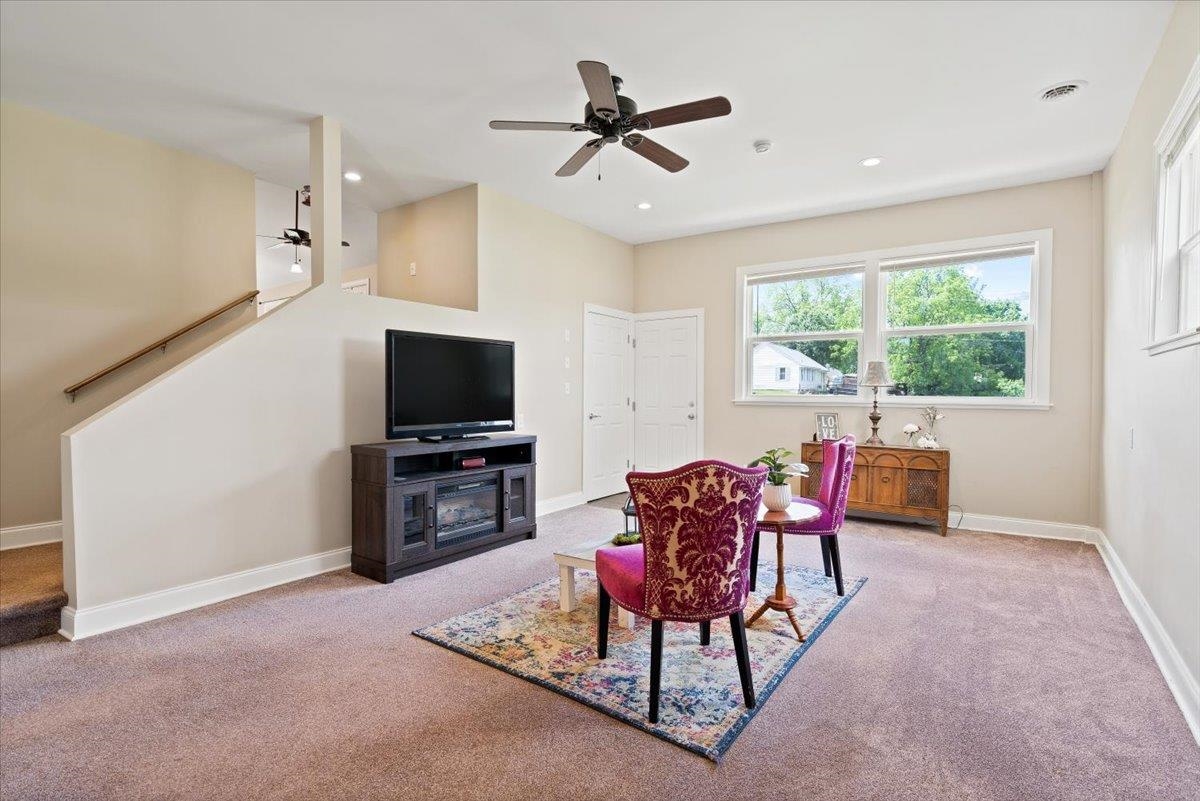 114 Howardsville Tpke