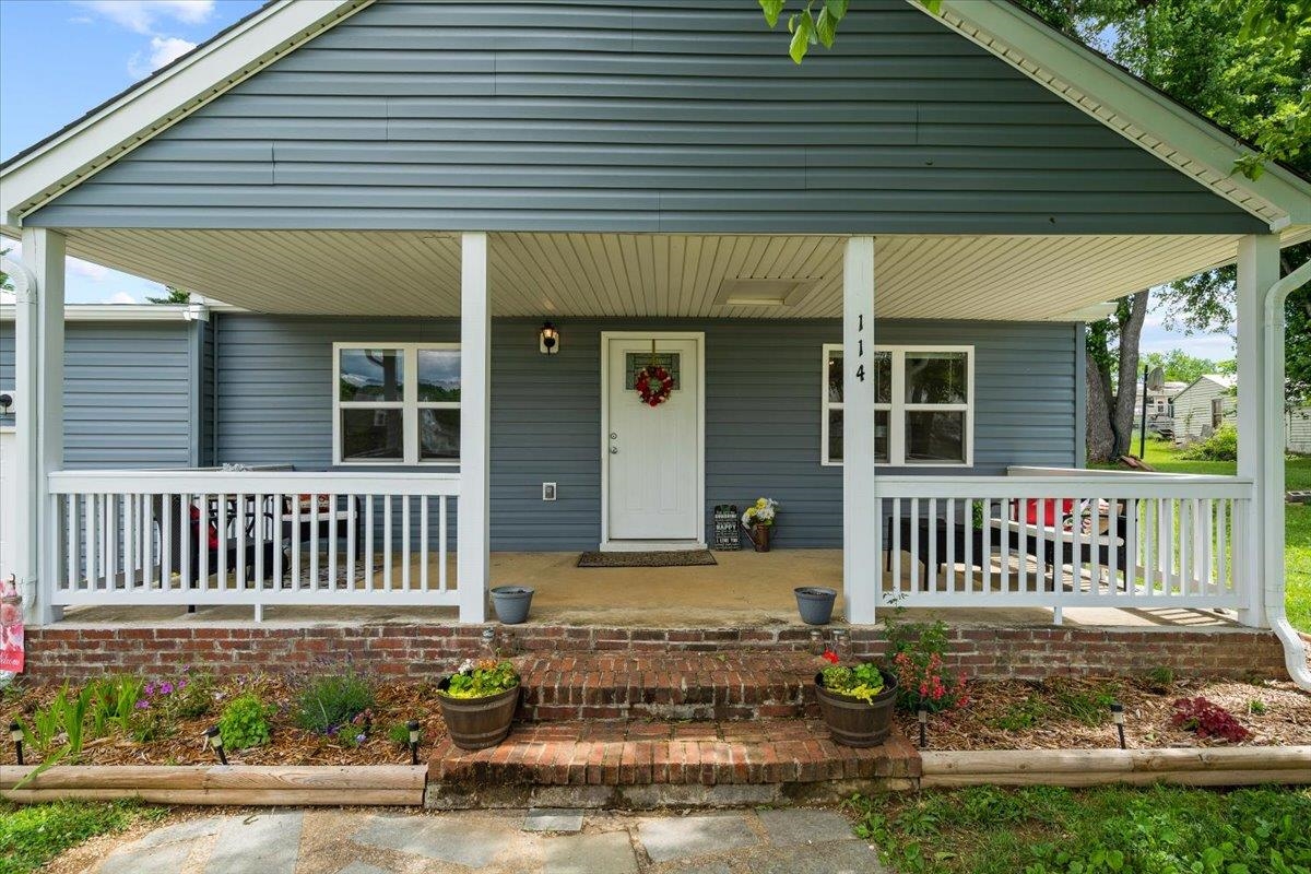 114 Howardsville Tpke