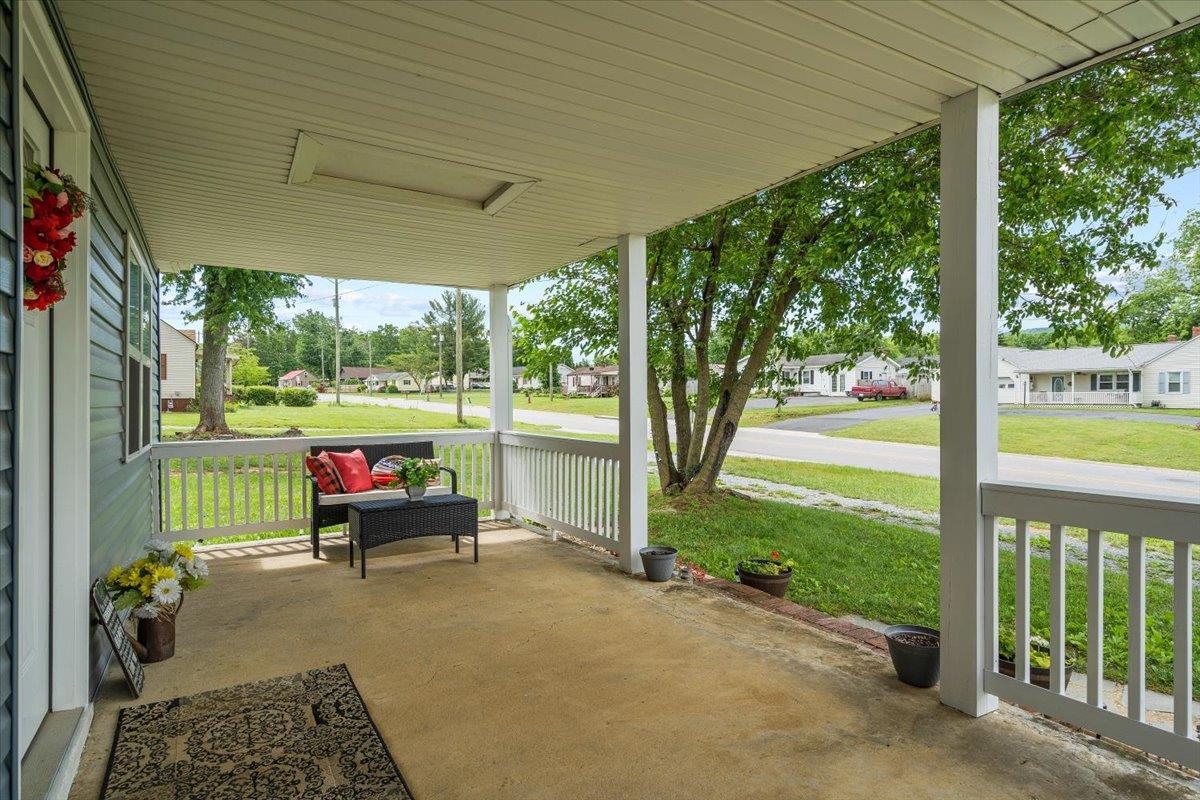 114 Howardsville Tpke