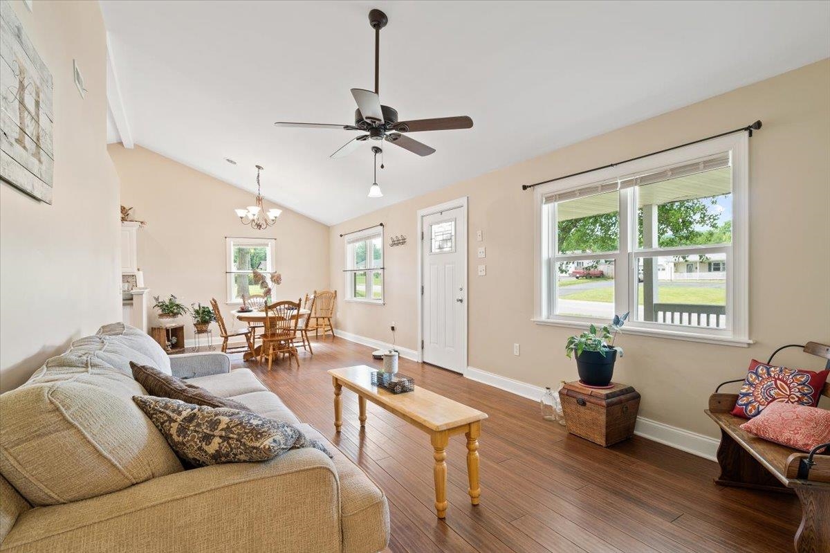 114 Howardsville Tpke